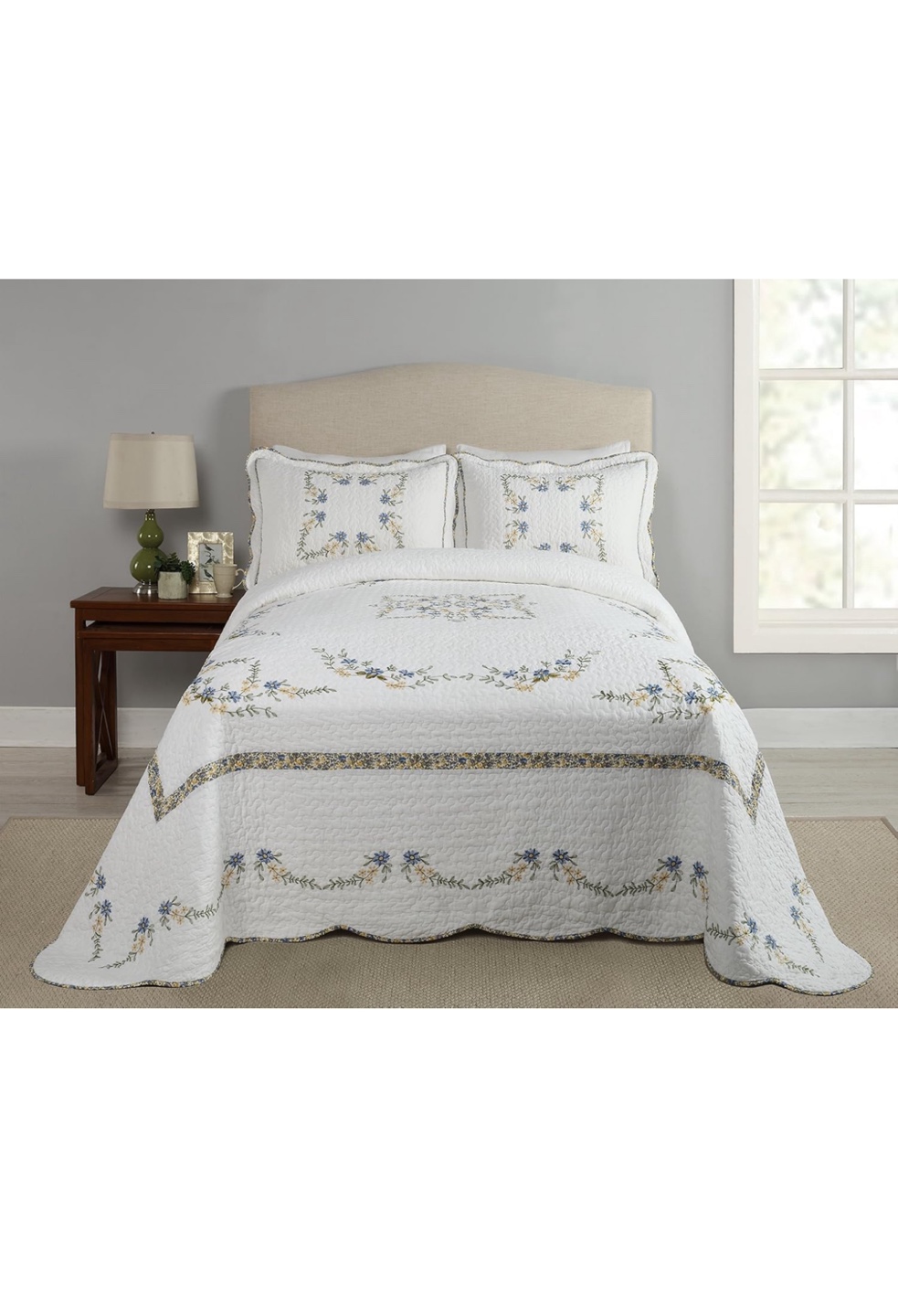 Floral Embroidered Quilt Set - Queen