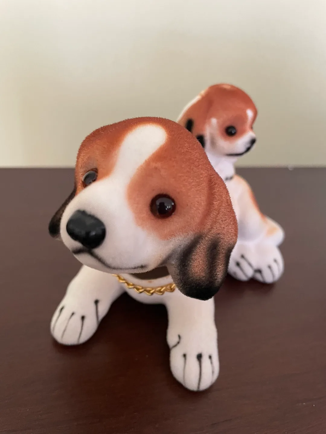 💚 Adorable Beagle Puppy Figurine with Bobbing Head image indicator(3)