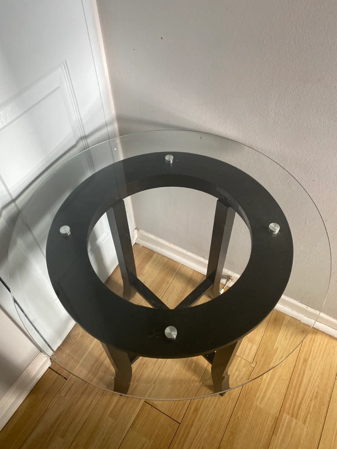 Round Glass Top Accent Table image indicator(2)