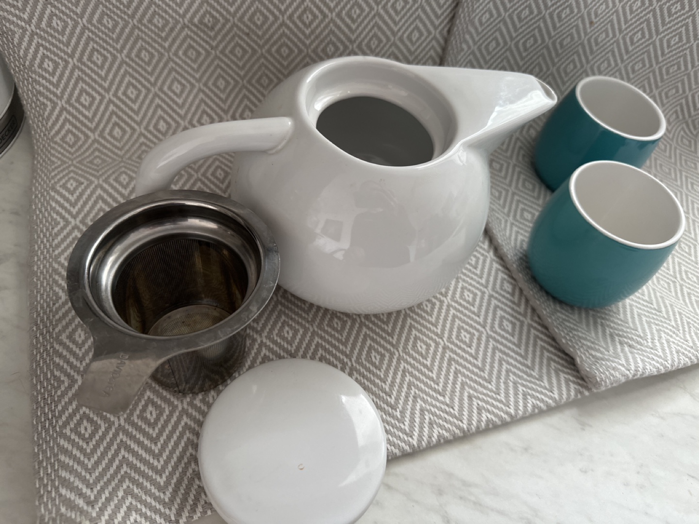 David's Tea Teapot and Two Mugs Set - photo 2