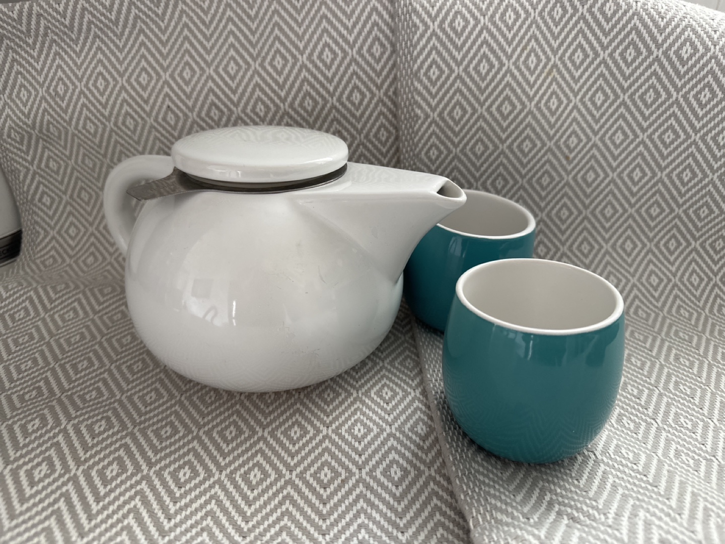 David's Tea Teapot and Two Mugs Set
