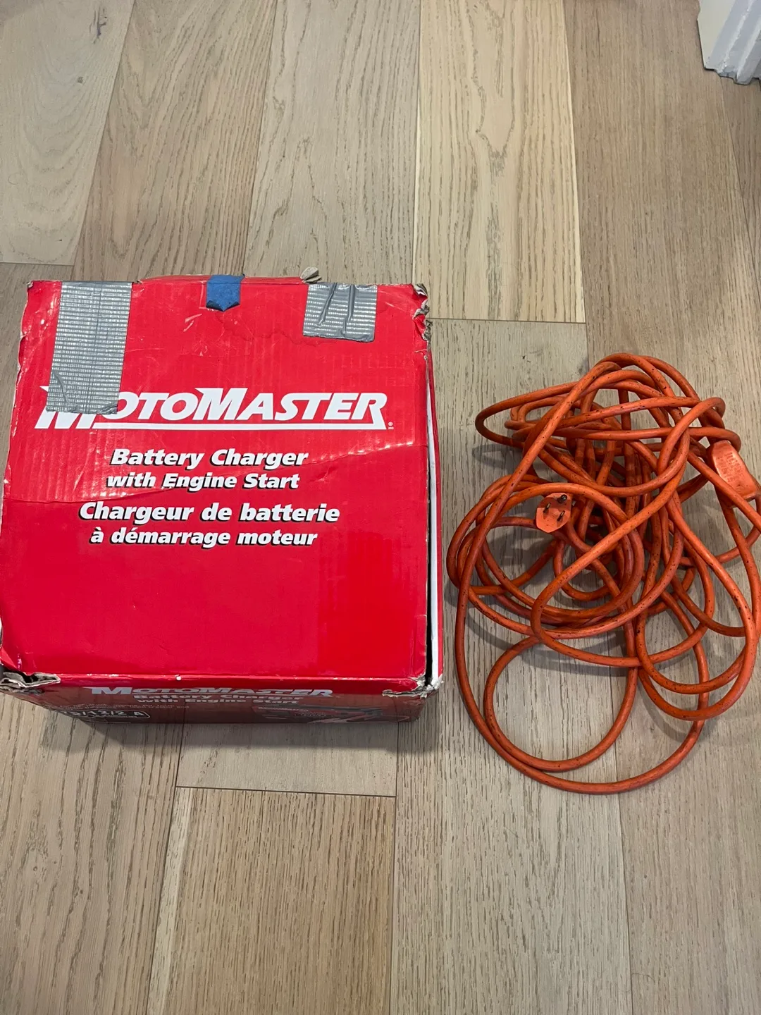 Motomaster 75/12/2 A Battery Charger with Engine Start image indicator(5)