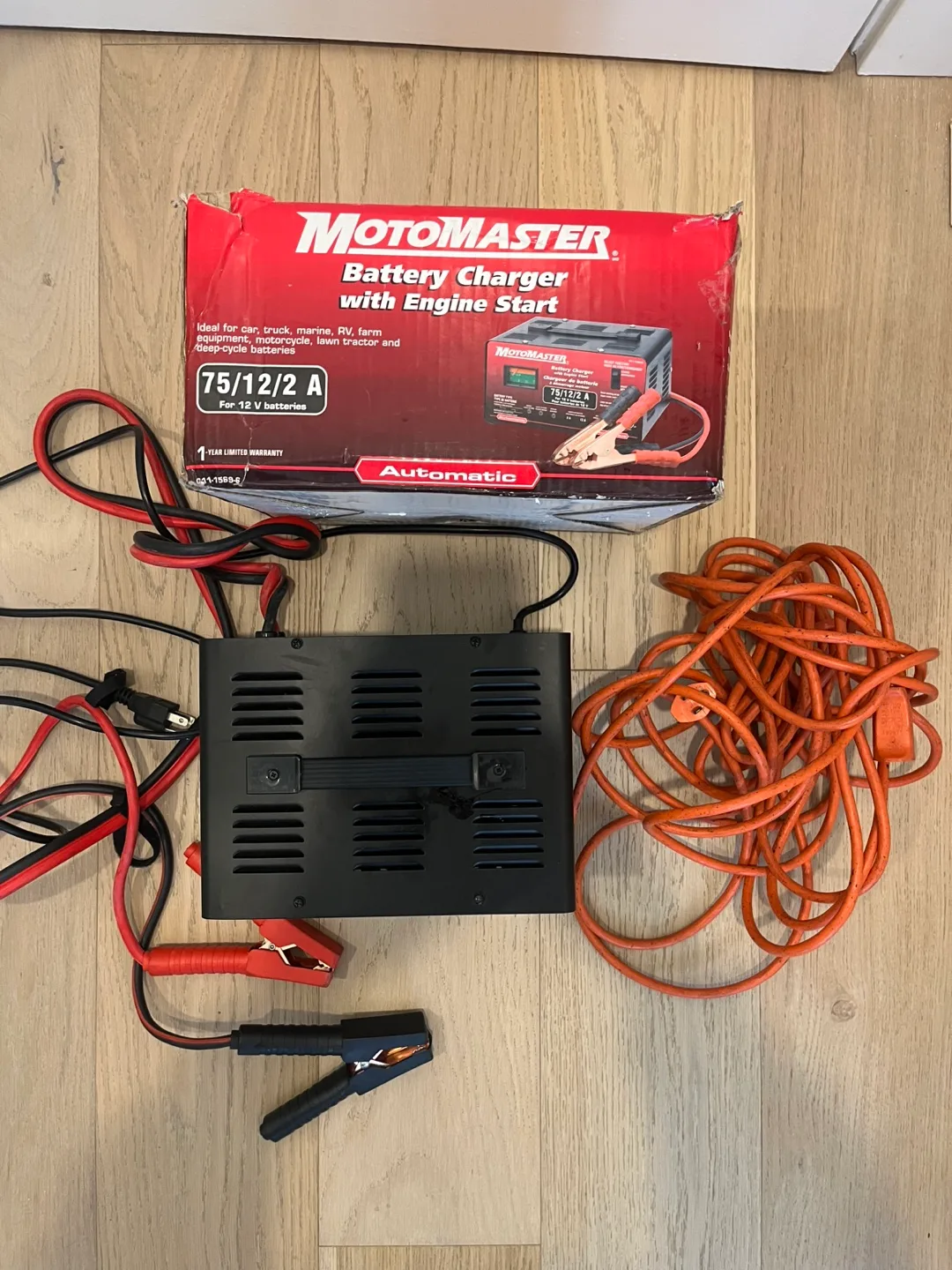 Motomaster 75/12/2 A Battery Charger with Engine Start image indicator(2)