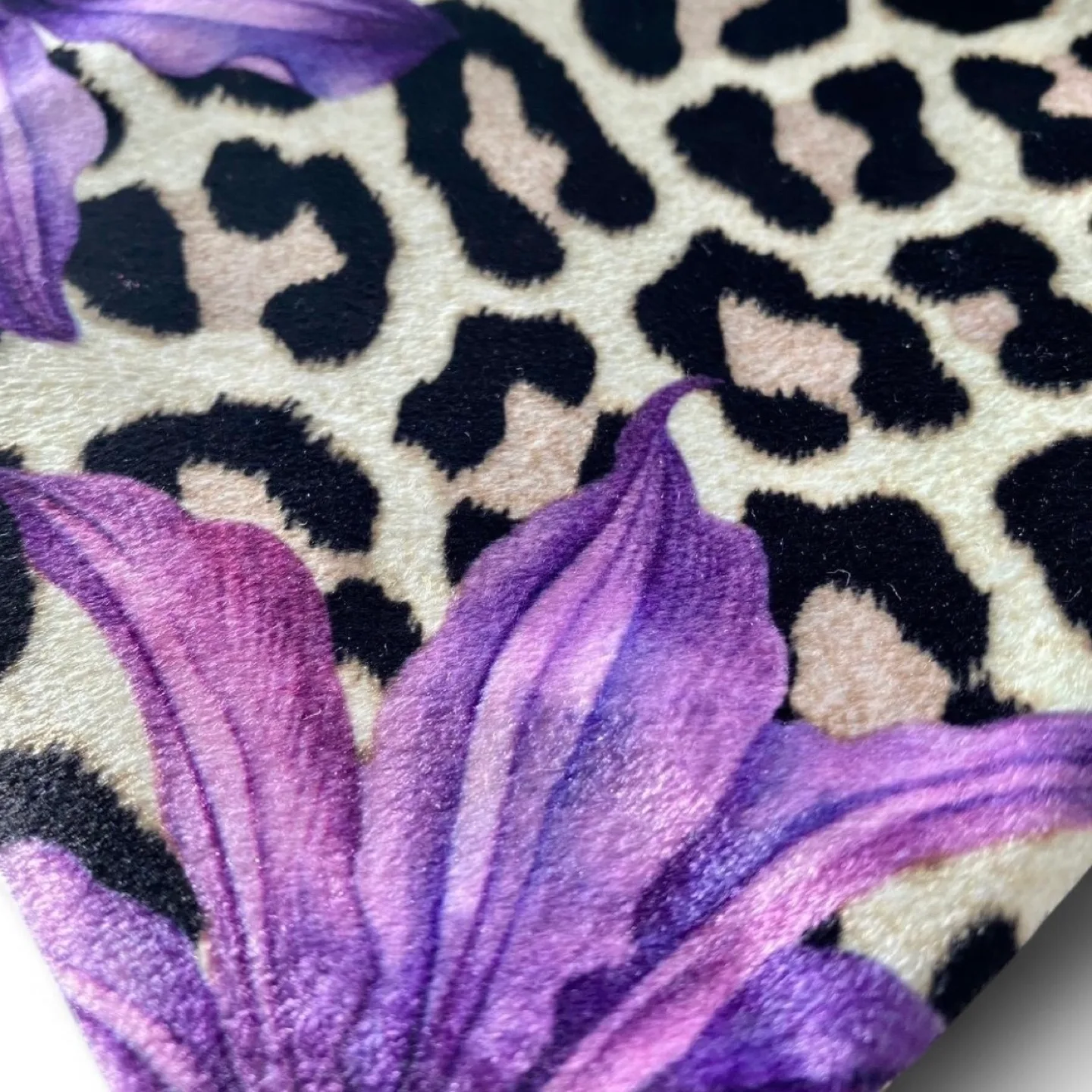 Estée Lauder Leopard Print Velvet Cosmetic Bags + Free Gems image indicator(4)