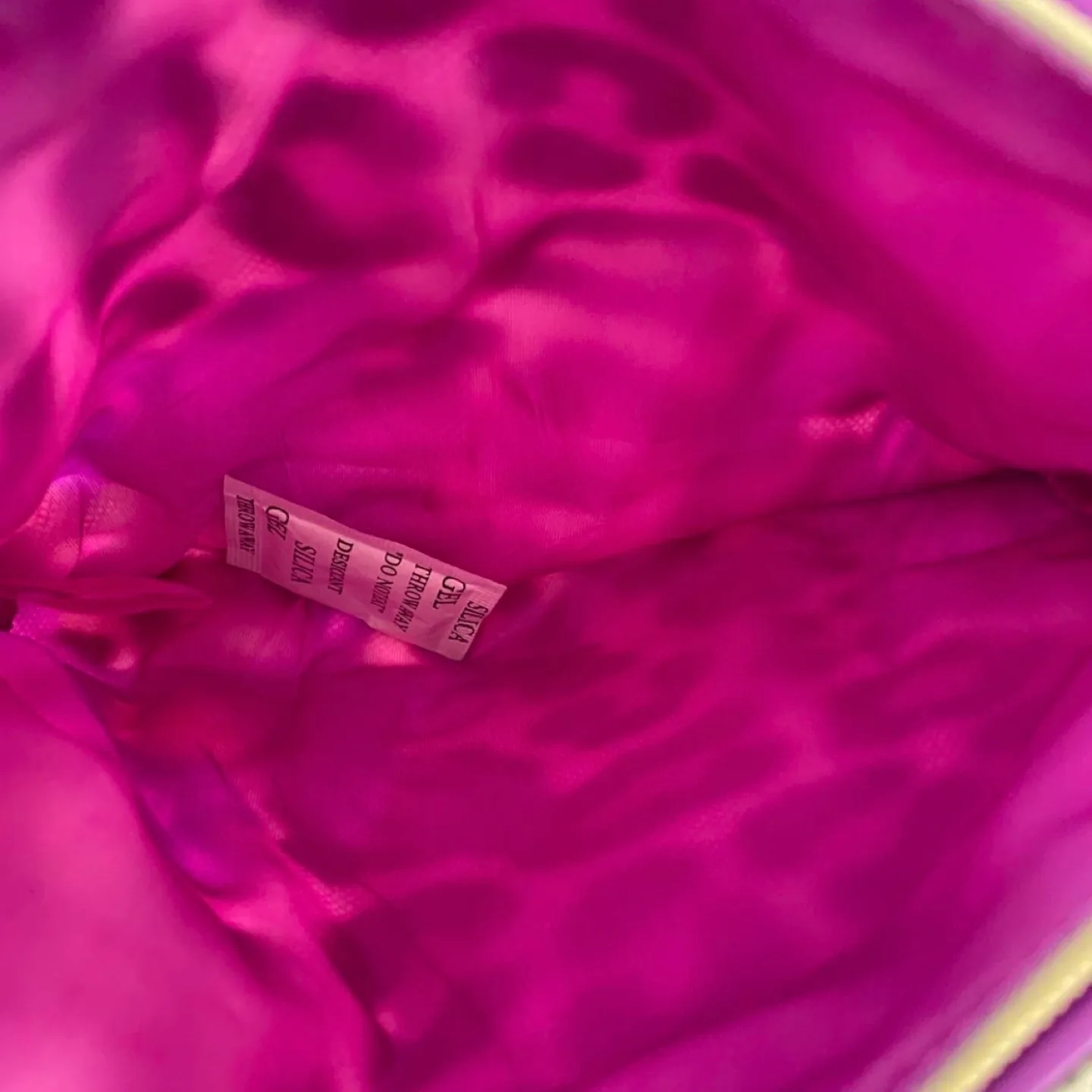 Estée Lauder Leopard Print Velvet Cosmetic Bags + Free Gems image indicator(8)