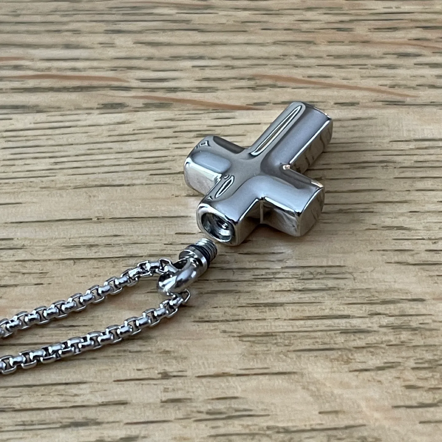 Cross “Urn” stainless steel 316 necklace image indicator(2)