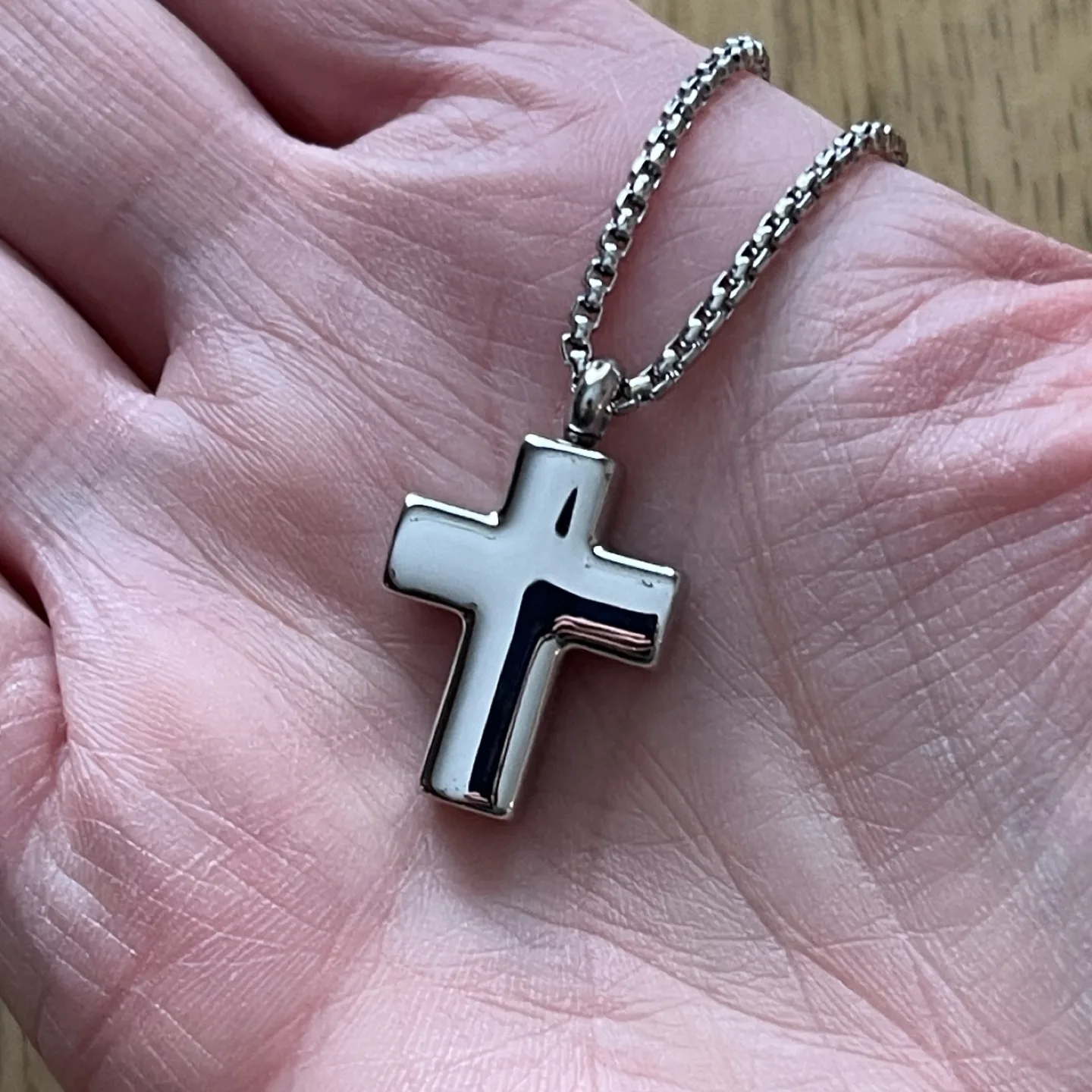 Cross “Urn” stainless steel 316 necklace image indicator(4)