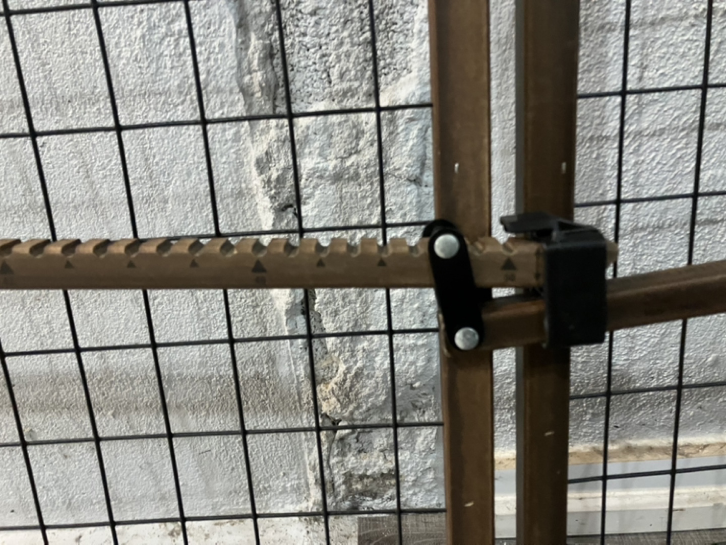 💚 Retractable wooden Pet or baby Gate - photo 2