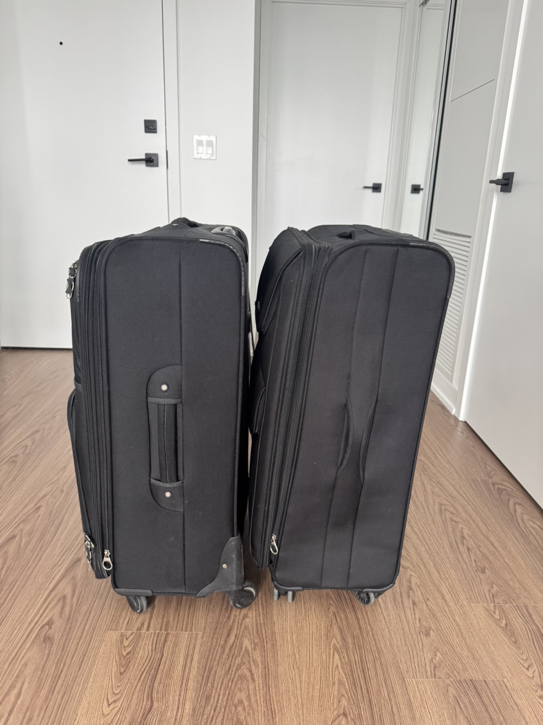 Set of Two Black Samsonite Suitcases - photo 2
