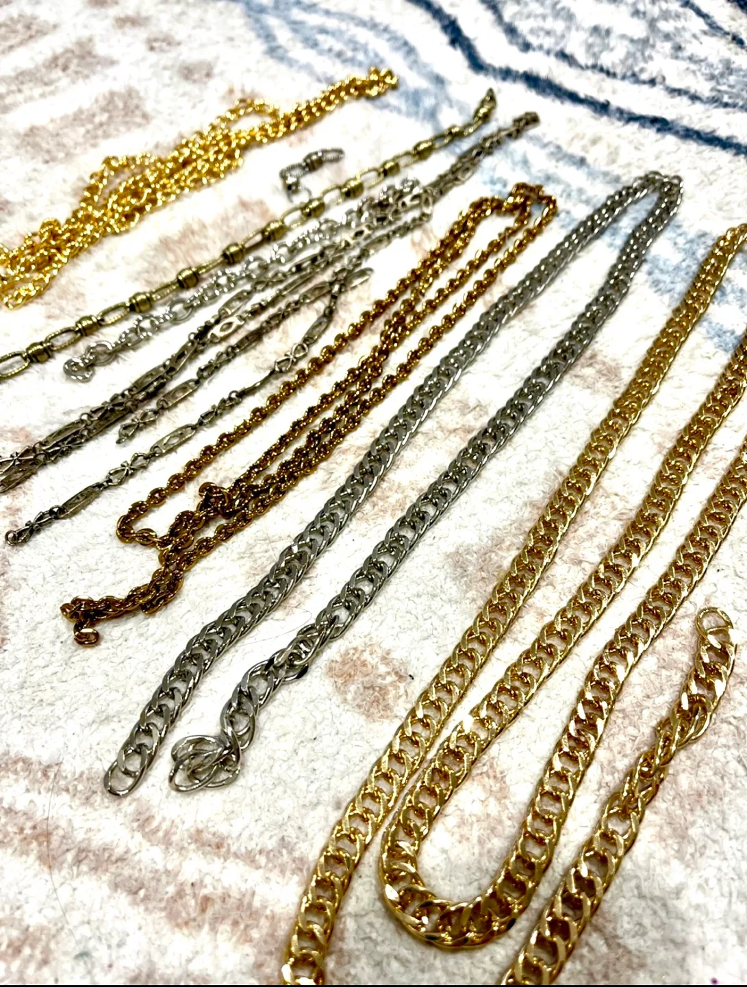 Bulk lot of chains - gold and silver thumbnail