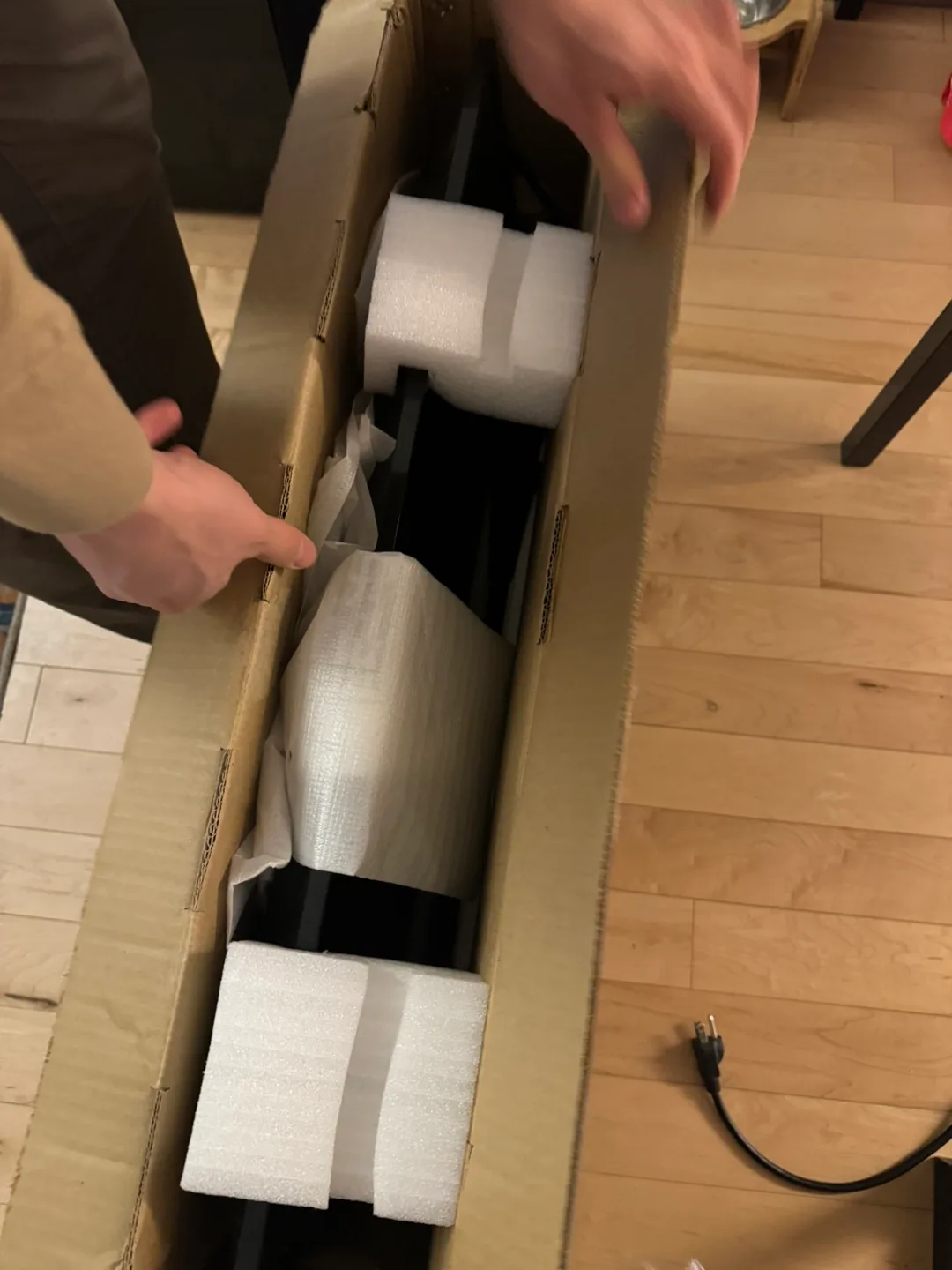 32" Sceptre LED HDTV image indicator(2)