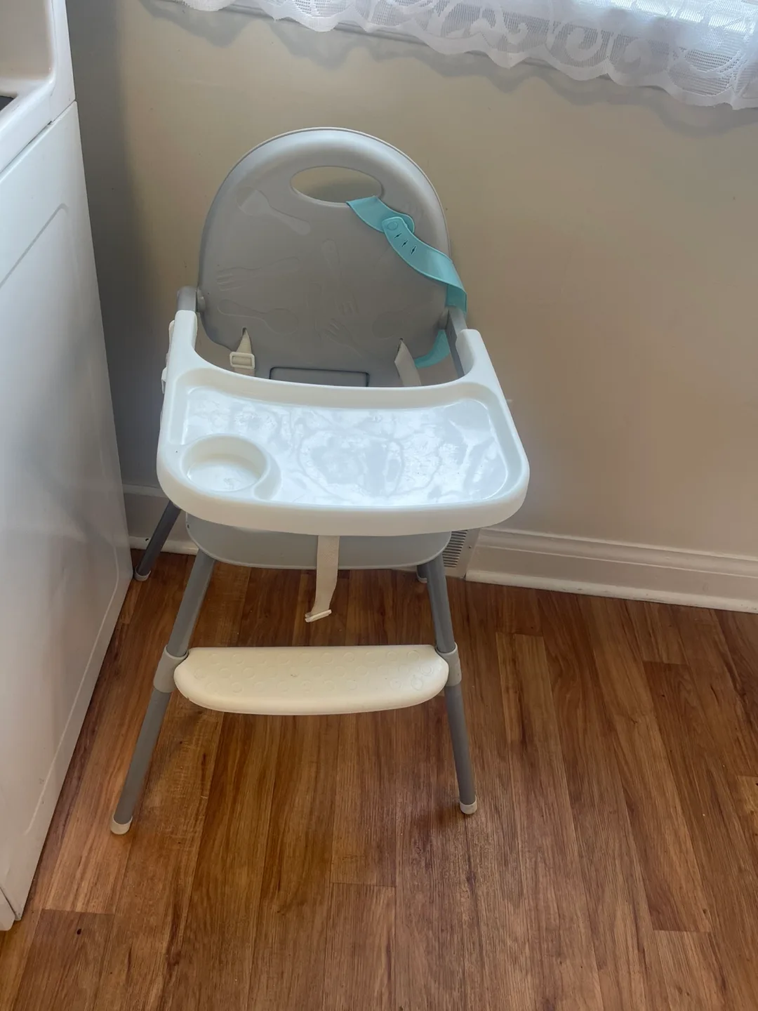 High Chair with Tray and Footrest image indicator(2)