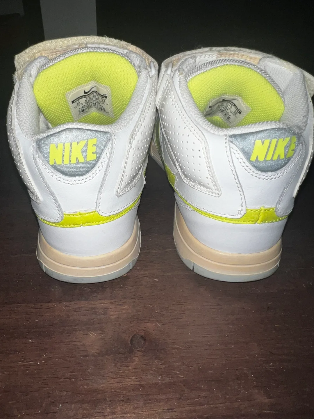 Nike 6.0 Air Mogan Mid 2  - Size Youth 6💚 image indicator(3)