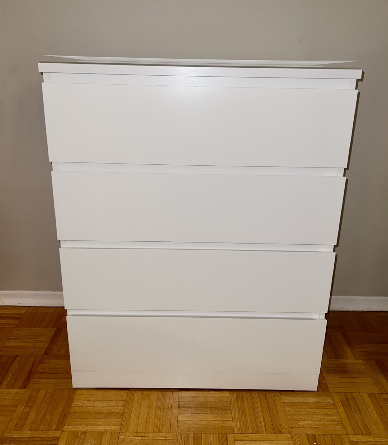 **USED 4-DRAWR DRESSER IN WHITE**