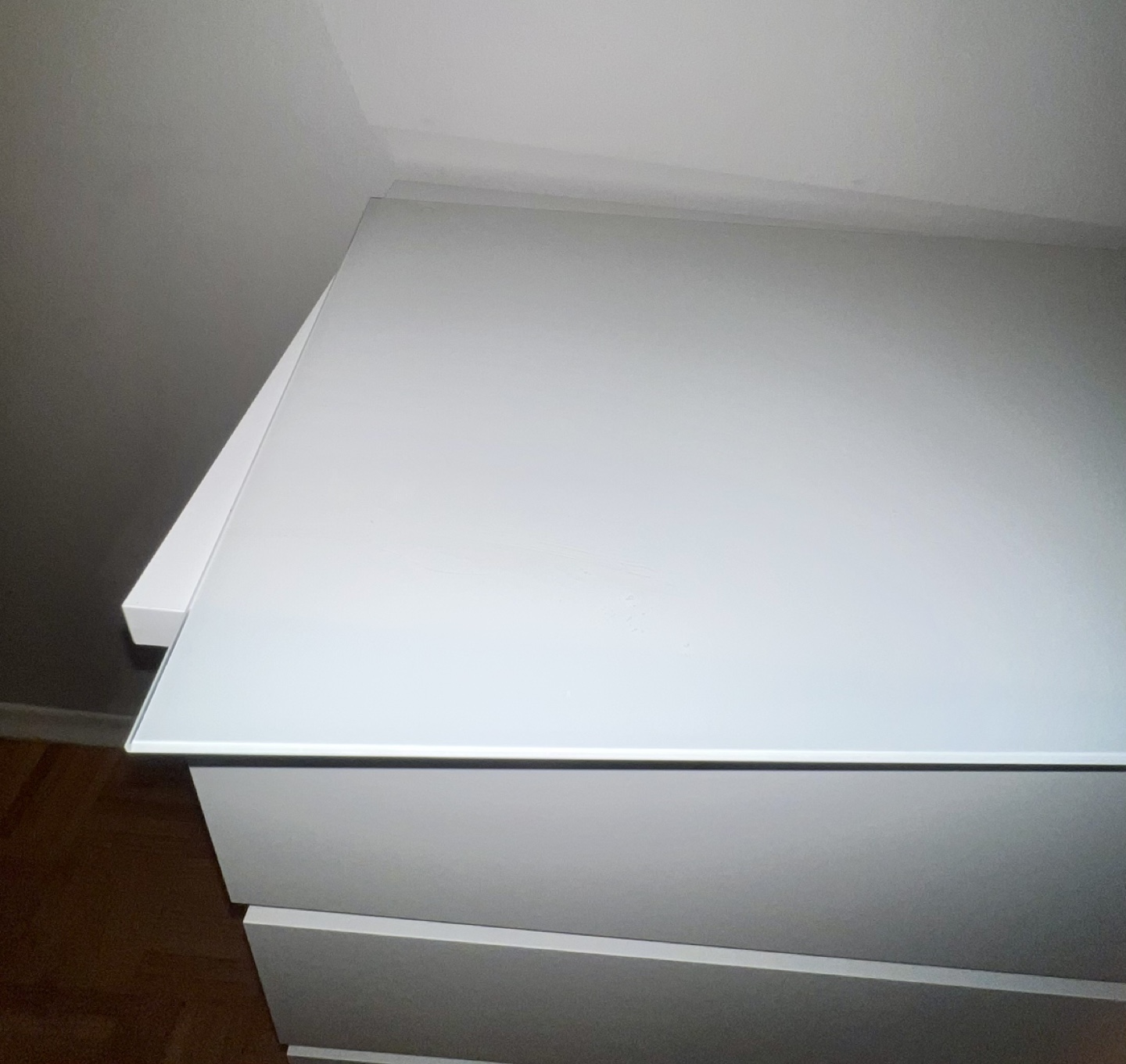 **USED 4-DRAWR DRESSER IN WHITE** - photo 4