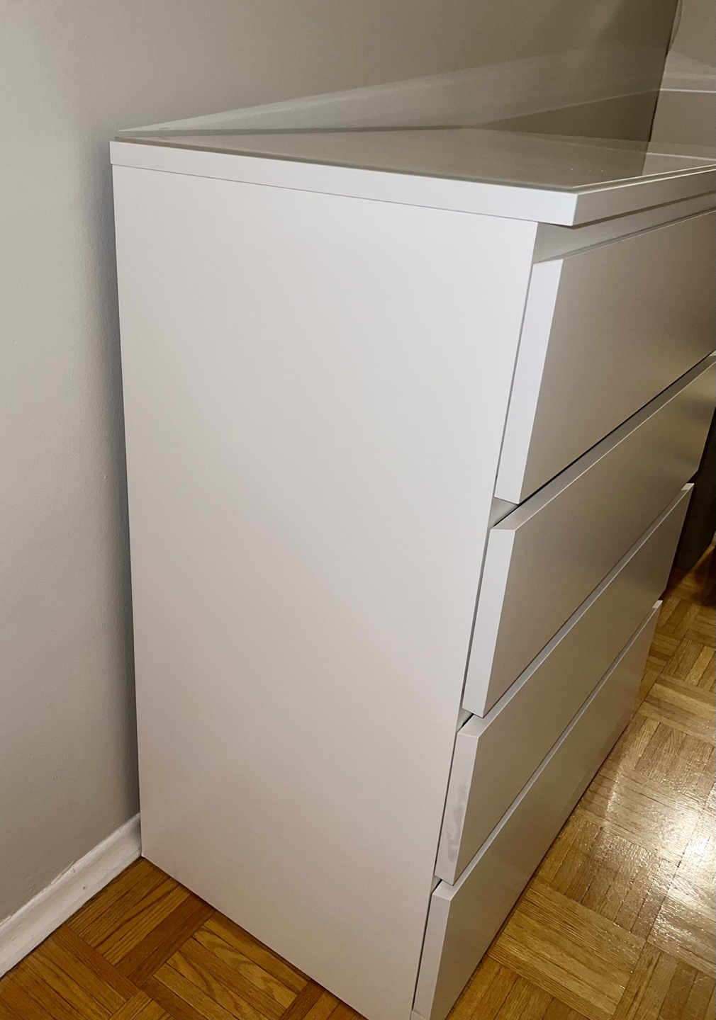 **USED 4-DRAWR DRESSER IN WHITE** - photo 3