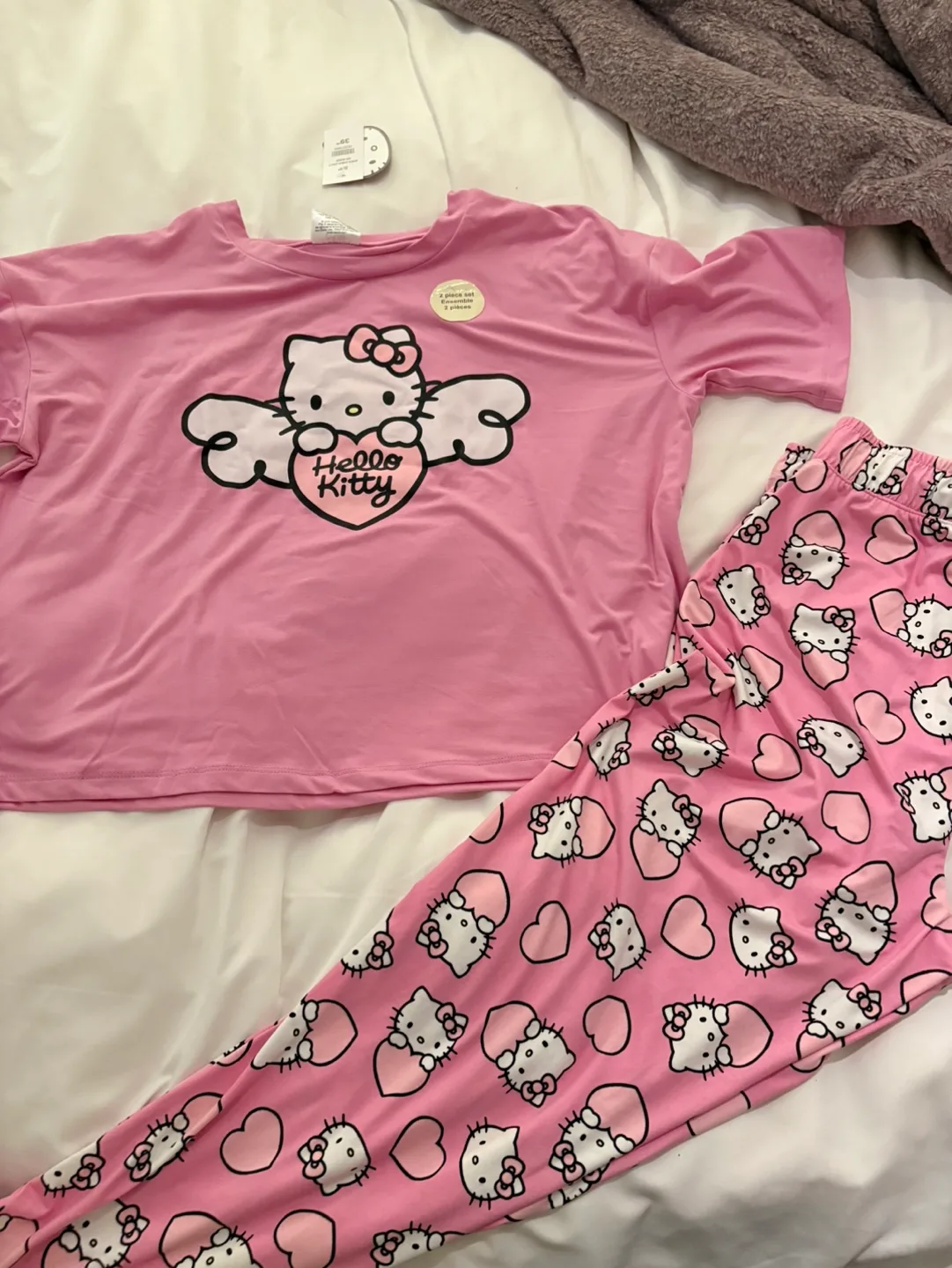 Women's Sanrio Character Pajama Sets image indicator(3)
