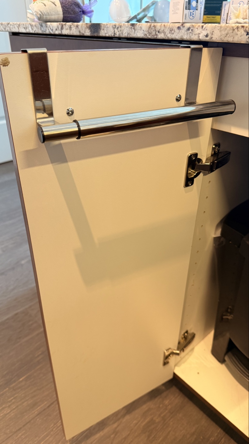 Over-the-Cabinet Towel Rack | 5$