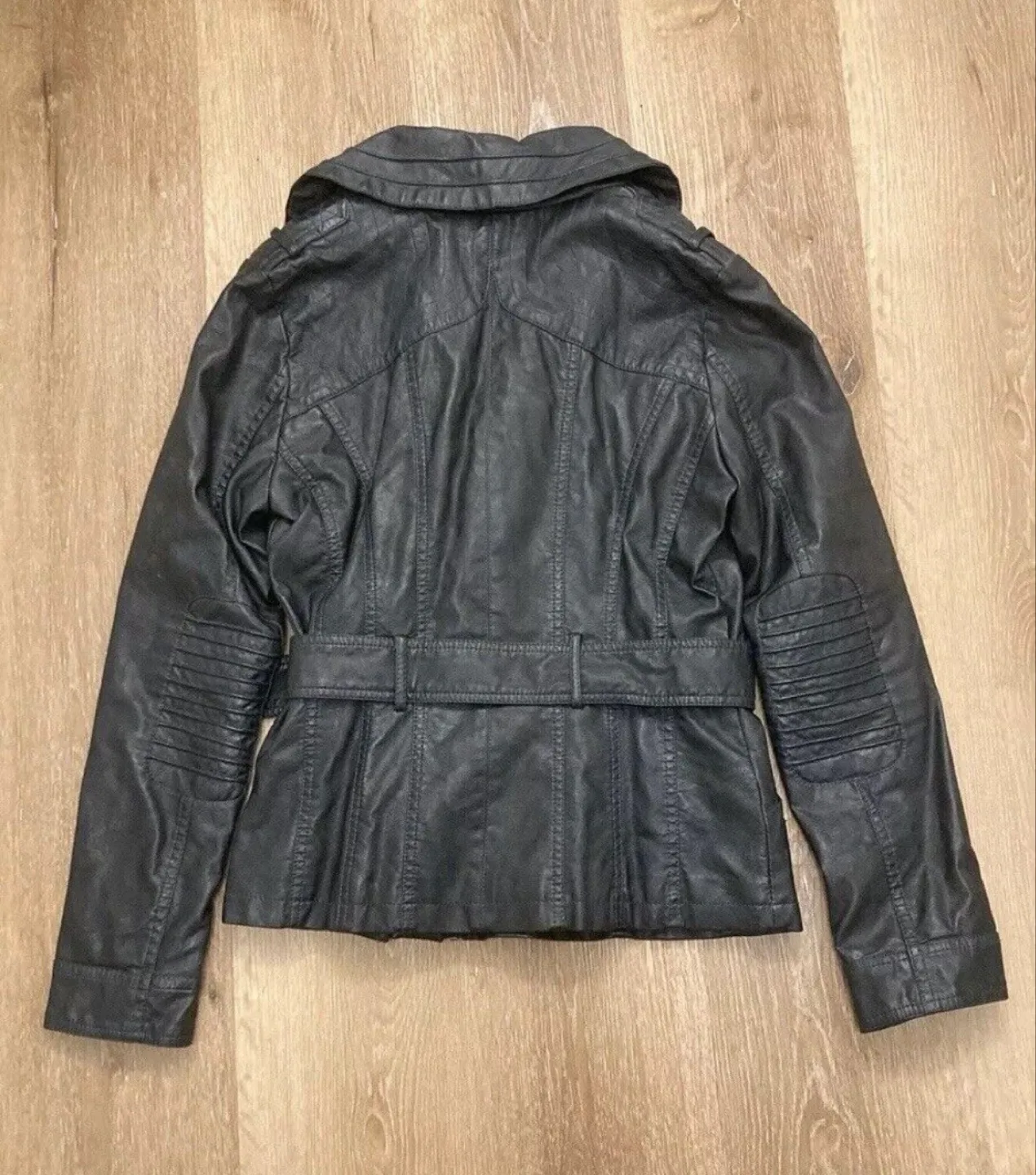 Guess Black Leather Jacket with Belt image indicator(6)