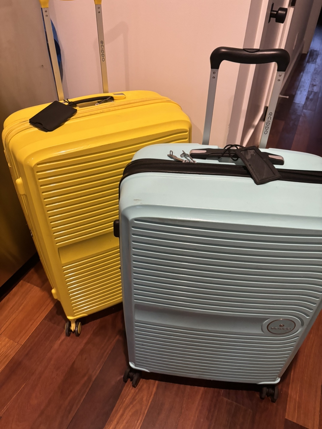 ❤️Amazing Large Suitcases - Yellow and Light Blue - photo 4