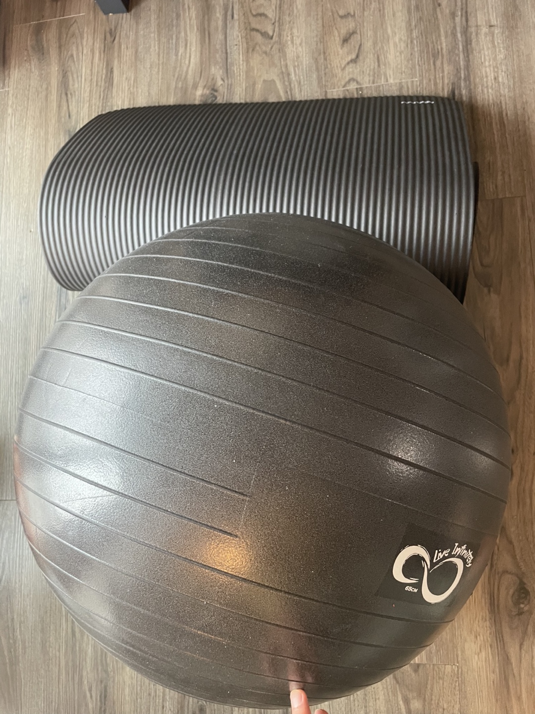 (Urgent)Yoga Mattresses , yoga ball