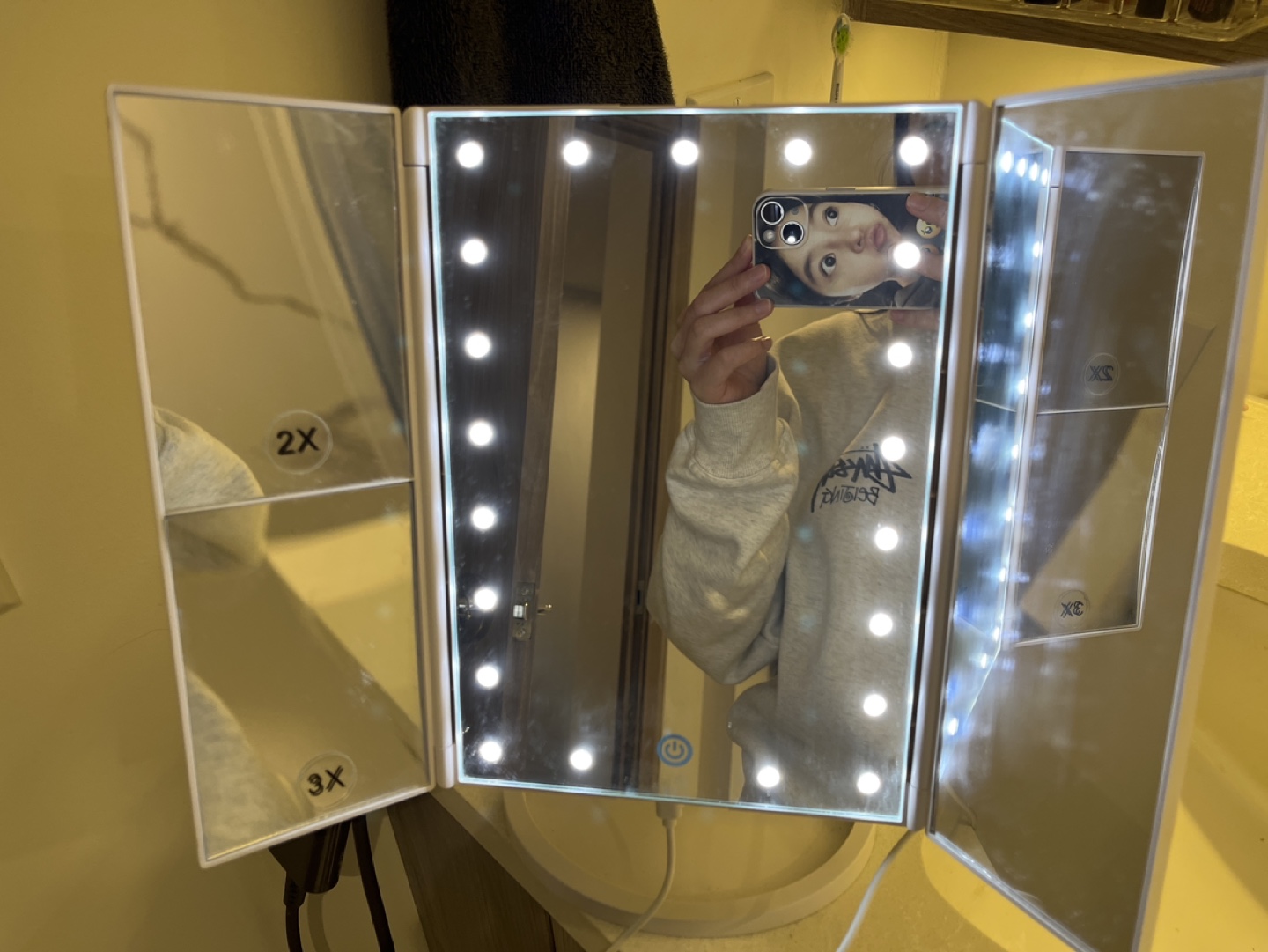 BESTPE Tri-fold LED Vanity Mirror - photo 2