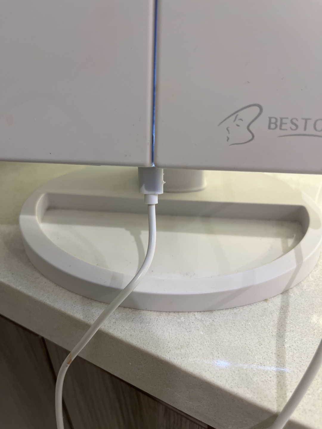BESTPE Tri-fold LED Vanity Mirror - photo 4