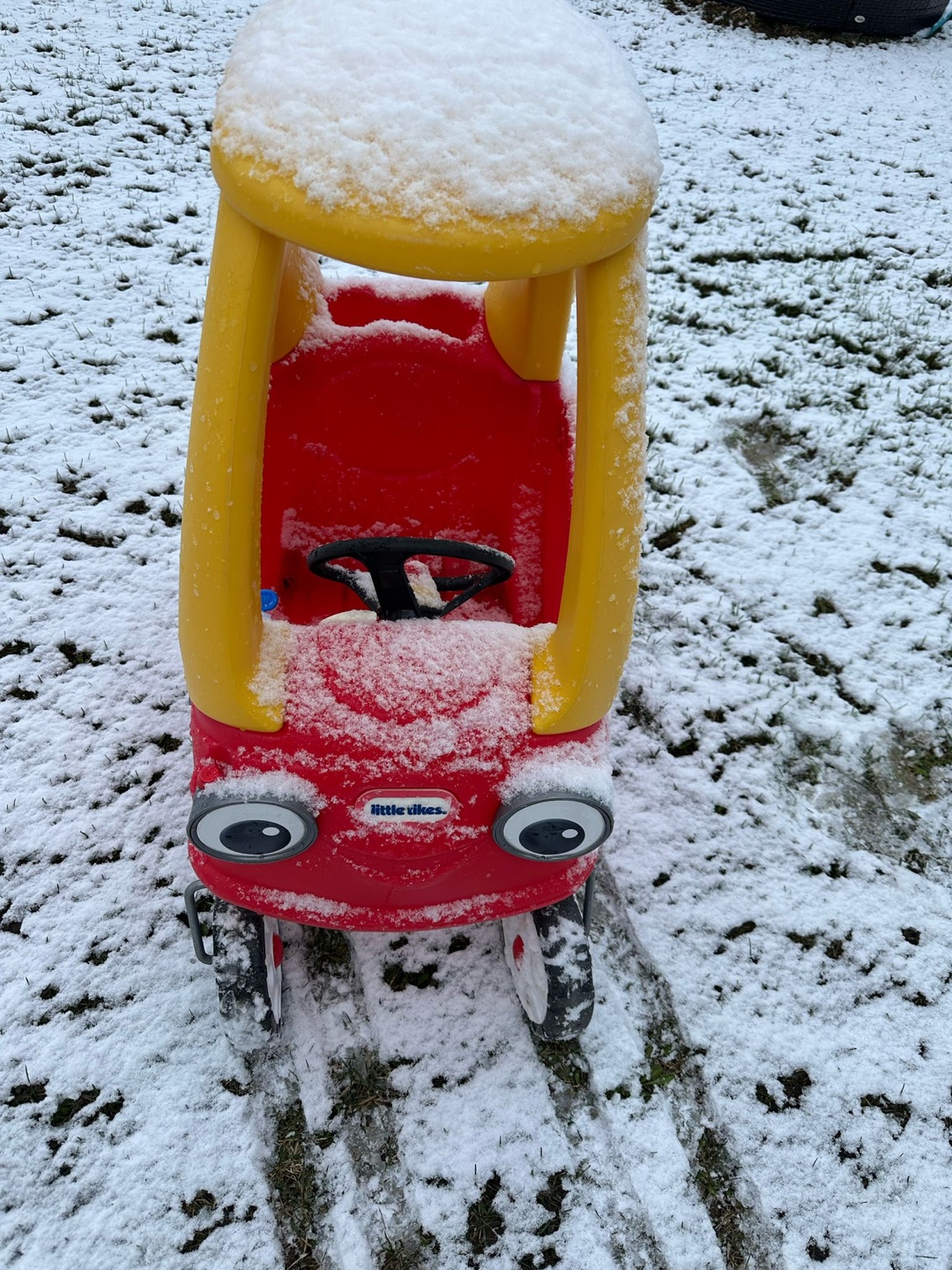 Little Tikes Cozy Coupe Ride-On Car