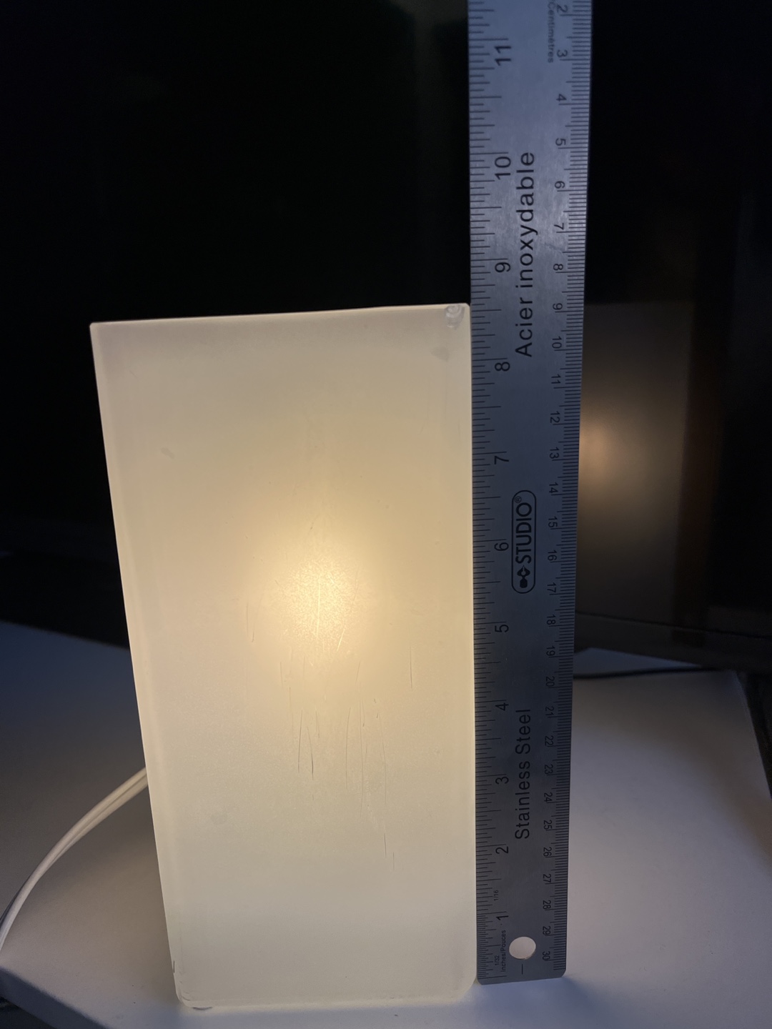 Small frosted glass cube table lamp - photo 4
