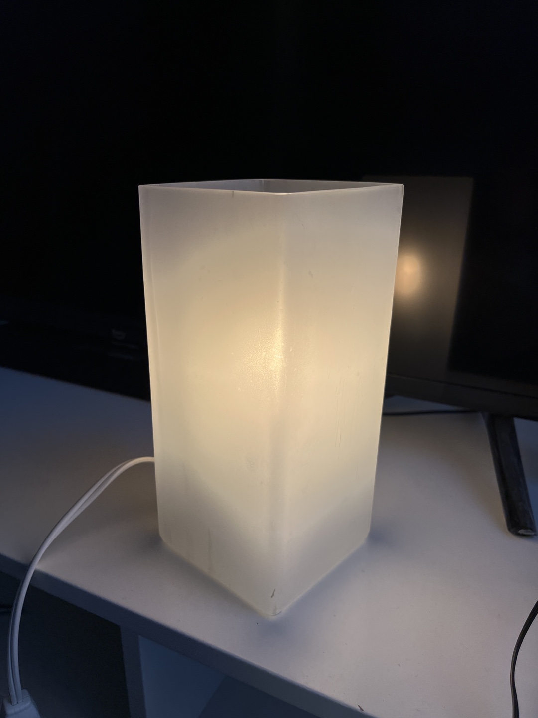 Small frosted glass cube table lamp - photo 2