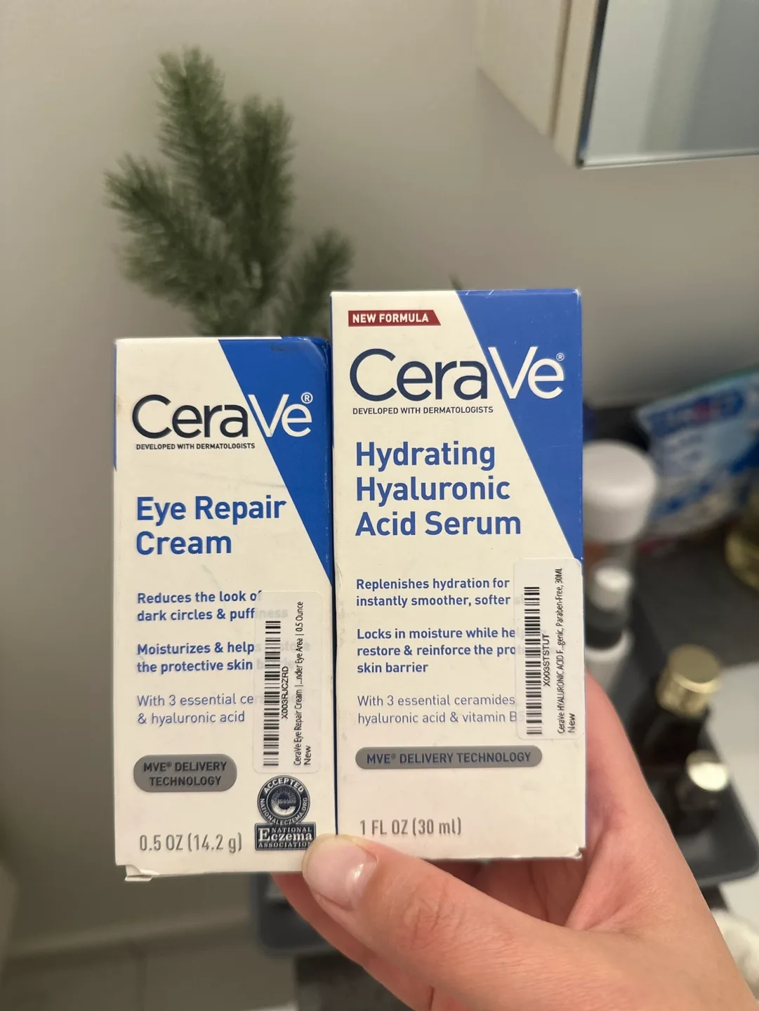 CeraVe Hydrating Hyaluronic Acid Serum - 30ml image indicator(3)
