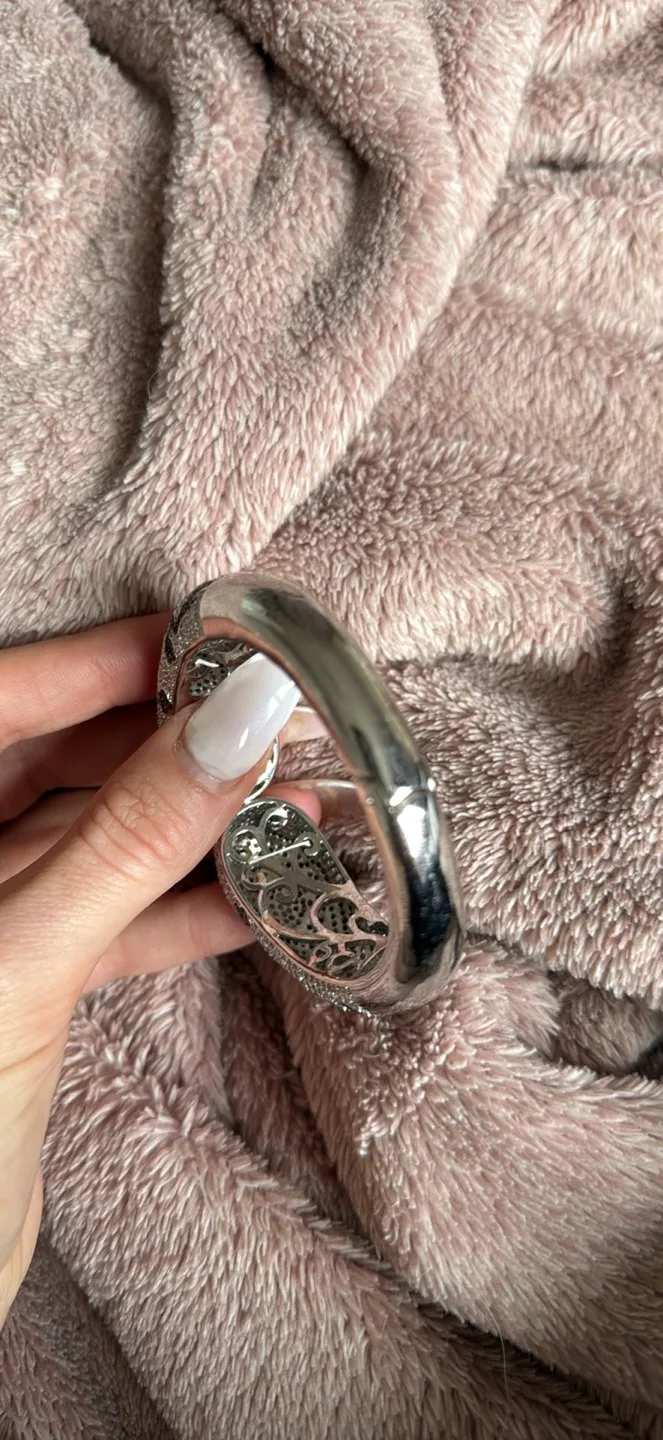 Swarovski bangle image indicator(3)