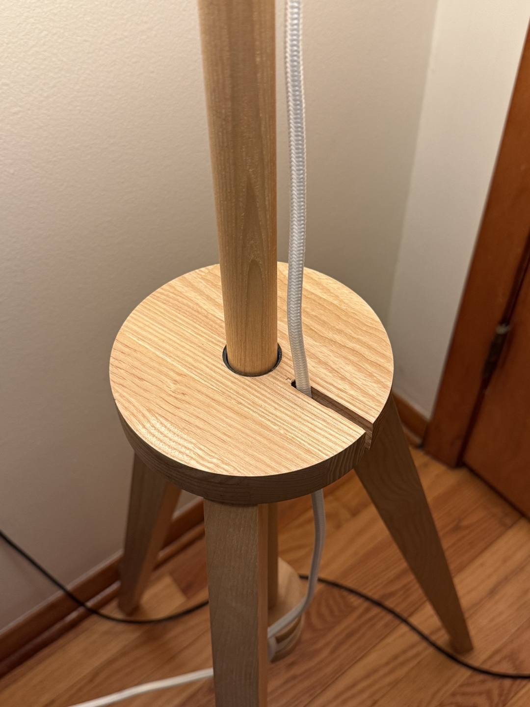 Mid-Century Modern Tripod Floor Lamp - photo 2