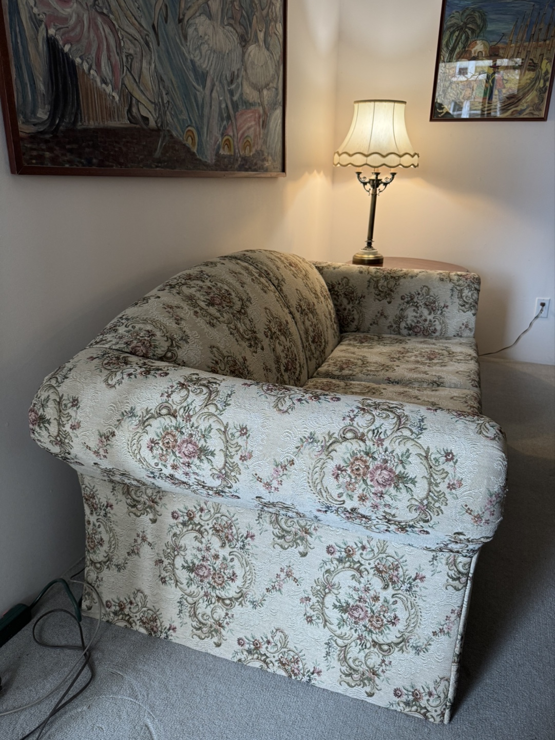 Cream Floral brocade loveseat - photo 2