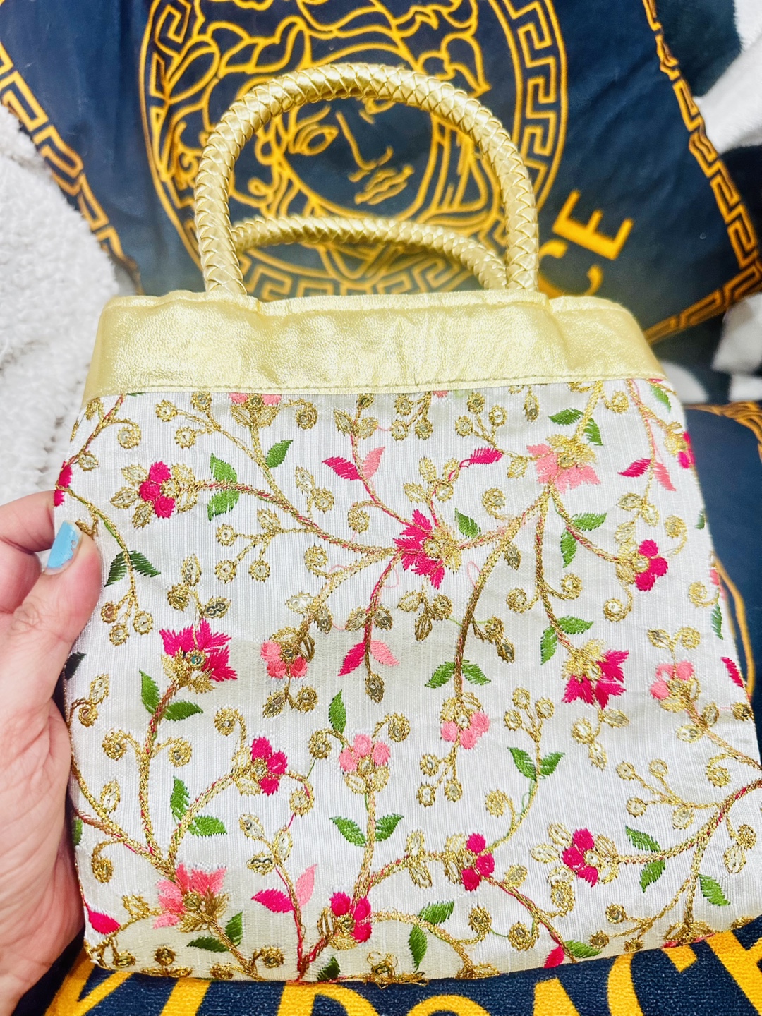 Elegant handcrafted  Embroidered Floral 💚 party Handbag