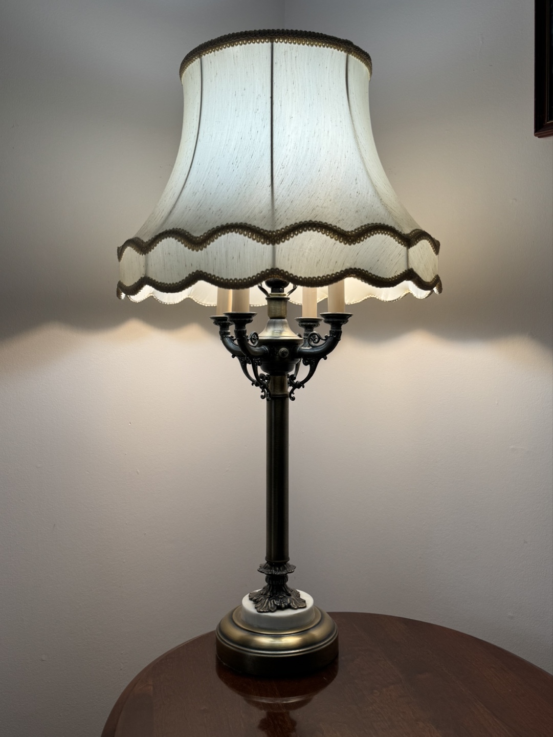 Old fashioned Table lamp with silk shade
