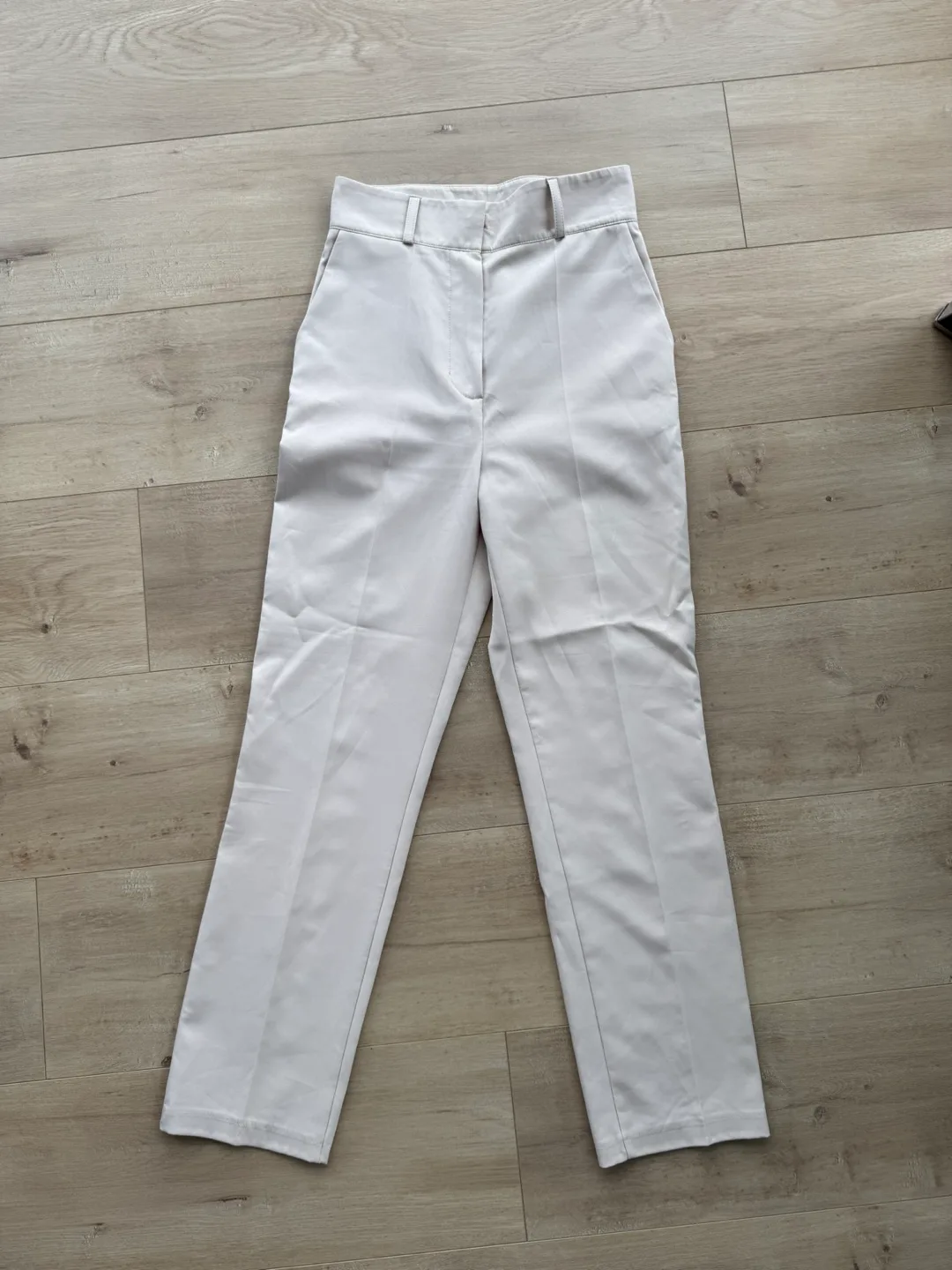 Full outfit for $30 (blazer + 2 pairs of pants + bag) image indicator(3)