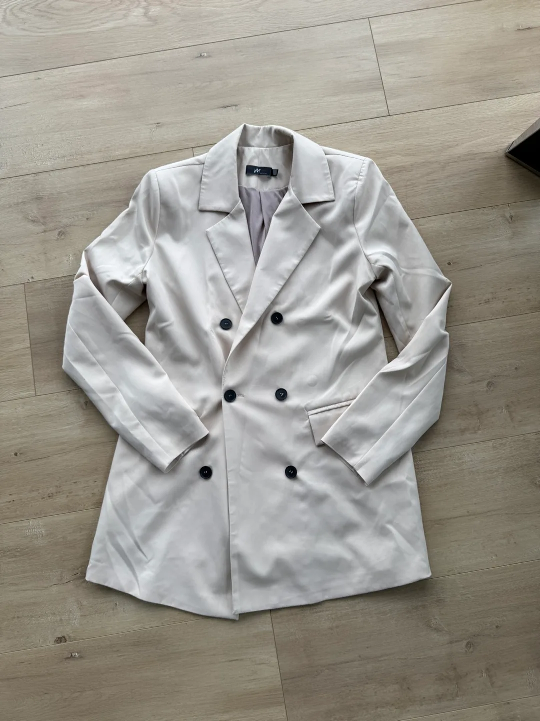 Full outfit for $30 (blazer + 2 pairs of pants + bag) image indicator(2)