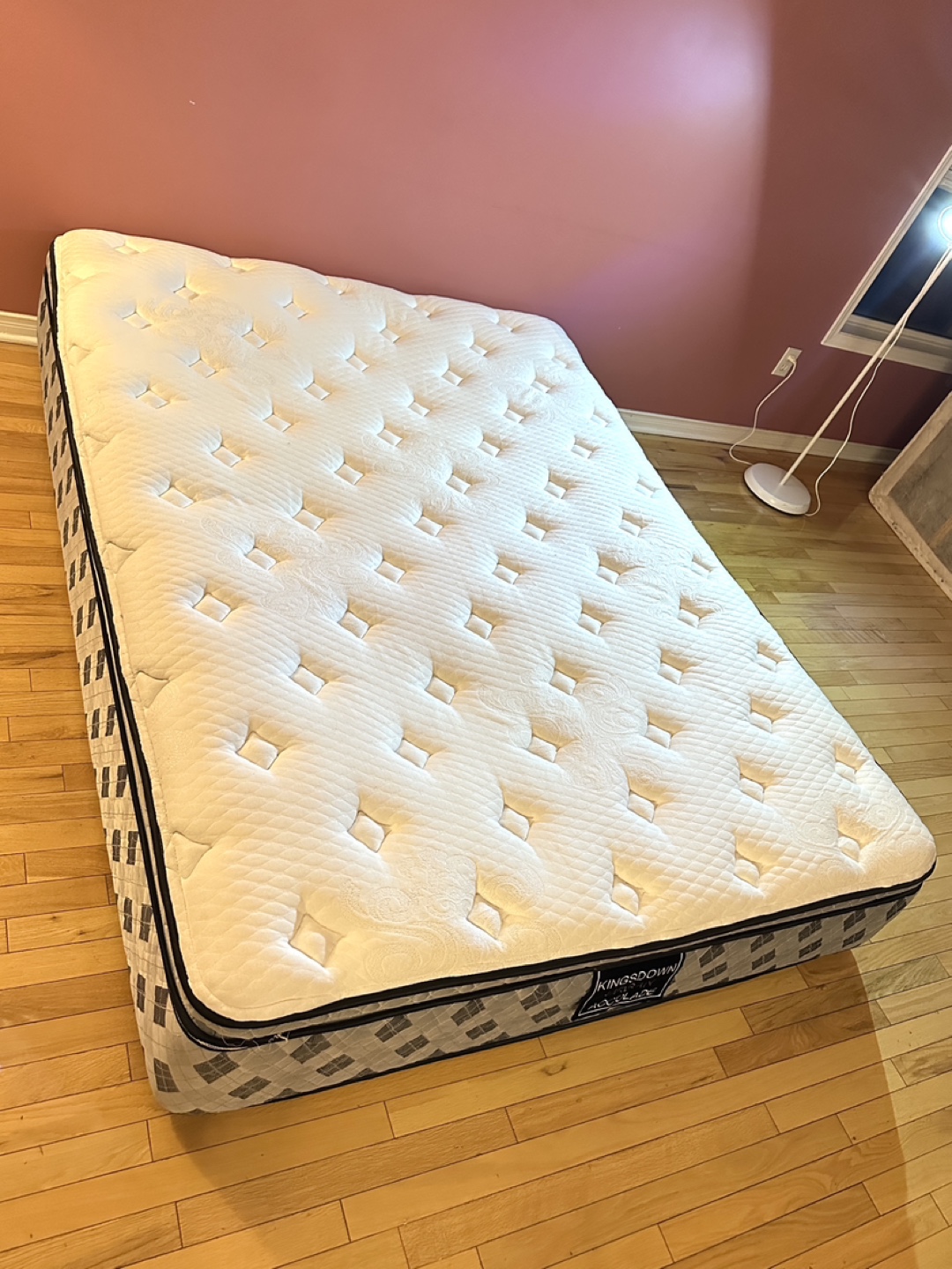 Kingsdown Queen Size Mattress - Great Condition! (CAN DELIVER) - photo 4