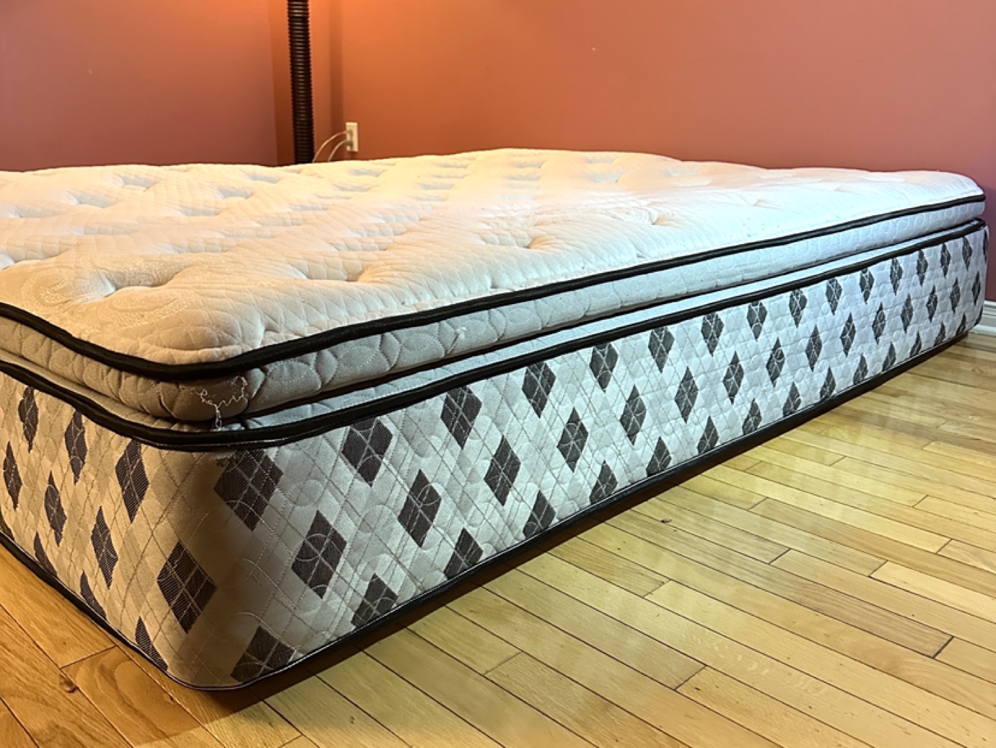 Kingsdown Queen Size Mattress - Great Condition! (CAN DELIVER) - photo 5