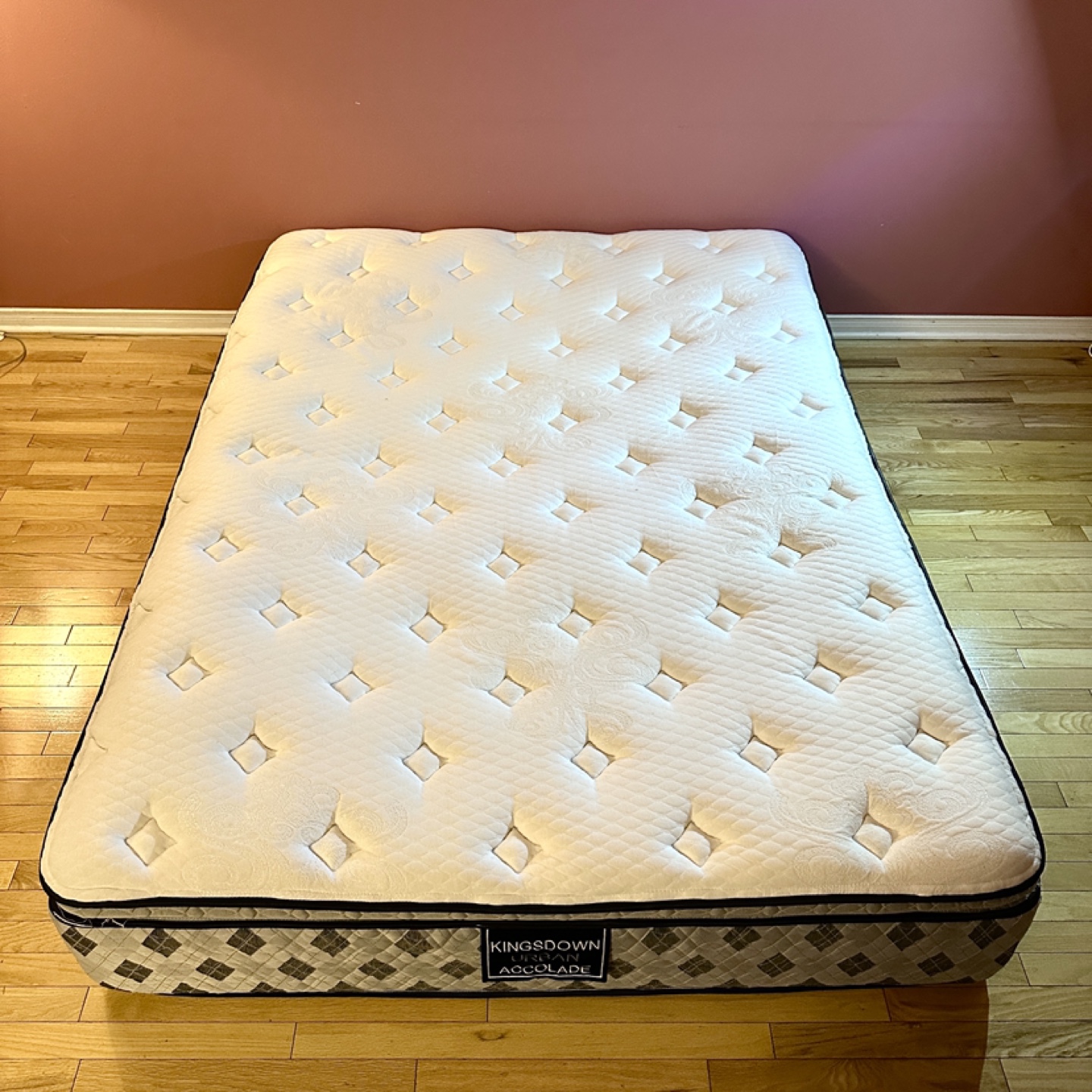Kingsdown Queen Size Mattress - Great Condition! (CAN DELIVER)