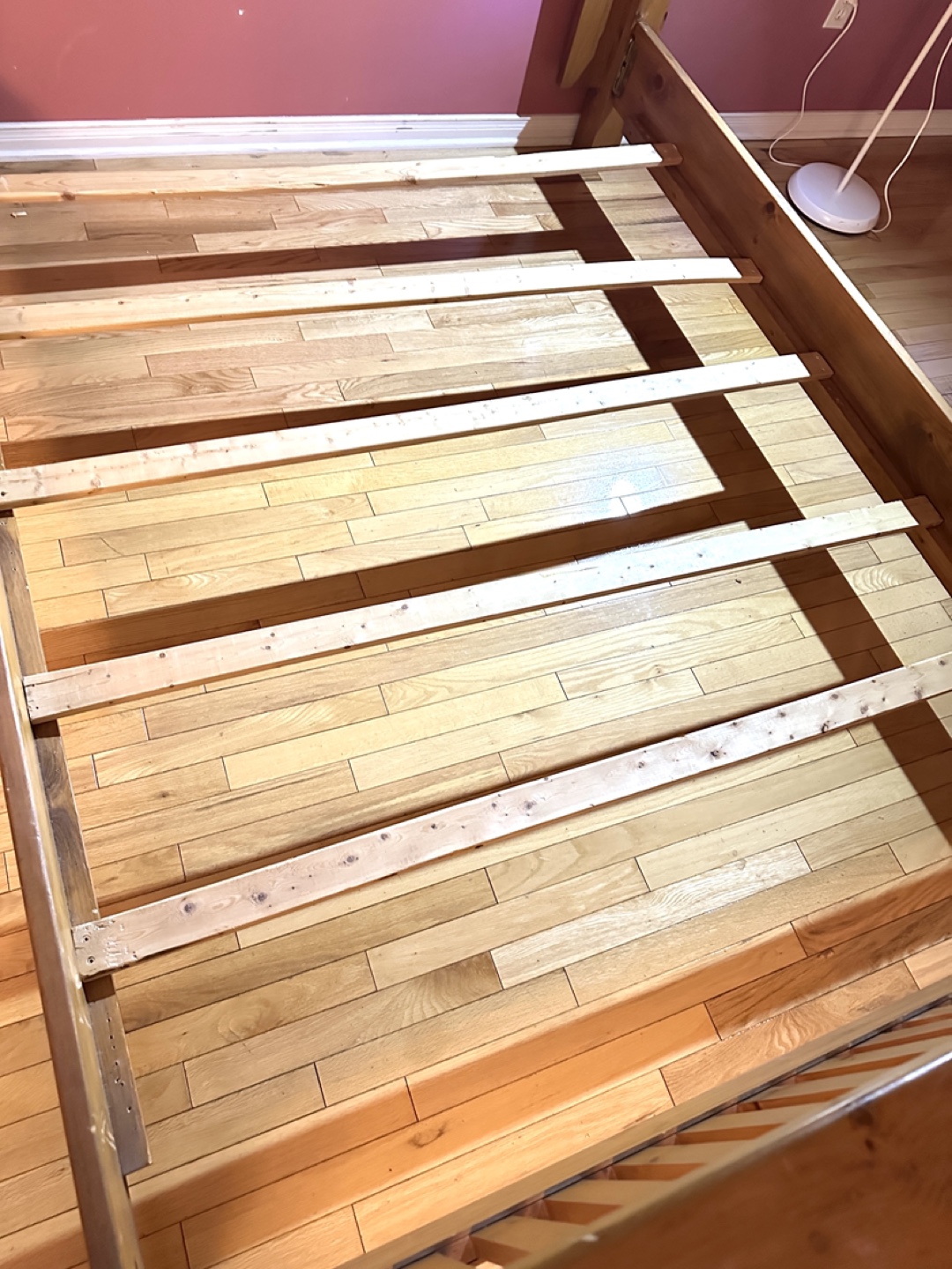 Beautiful Queen Size Solid Wood Bed Frame (CAN DELIVER) - photo 5