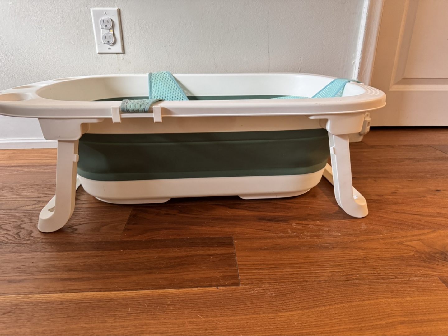 Foldable Baby Bath Tub with Newborn Support - photo 2