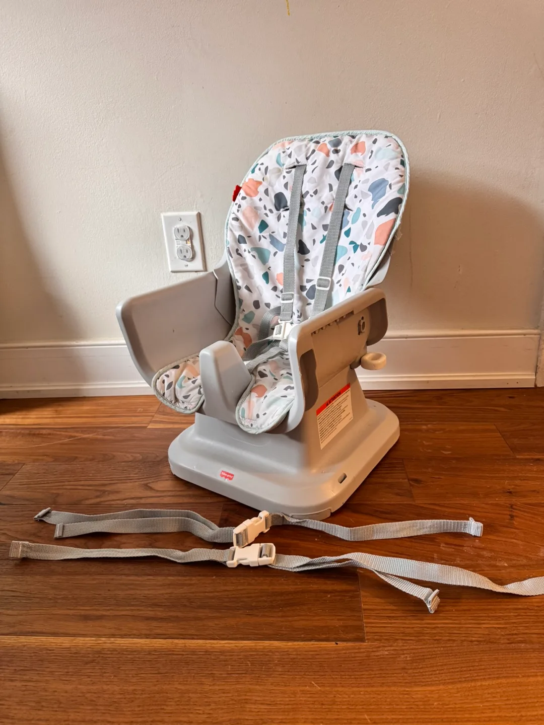 Baby high chair with tray and straps image indicator(3)