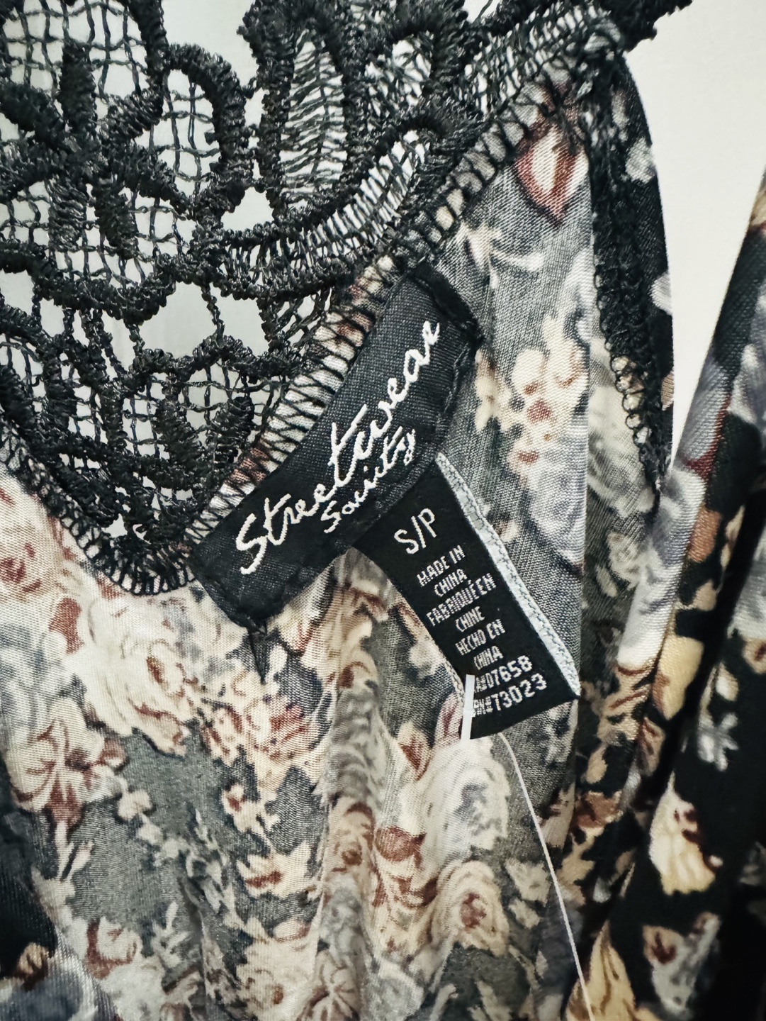 Floral Maxi Dress with Lace Detail - photo 3