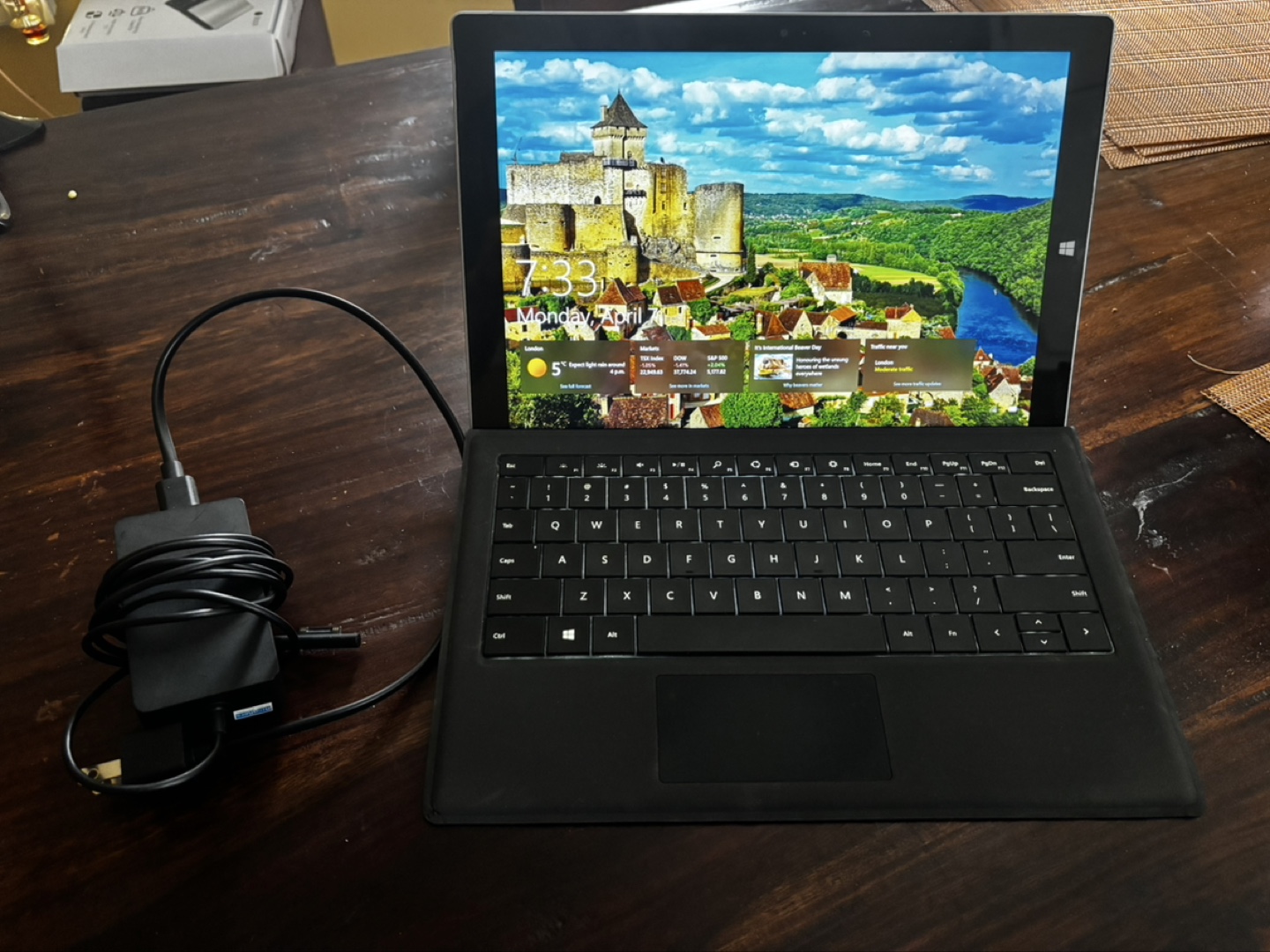 Microsoft Surface Pro 3 – Keyboard & Charger