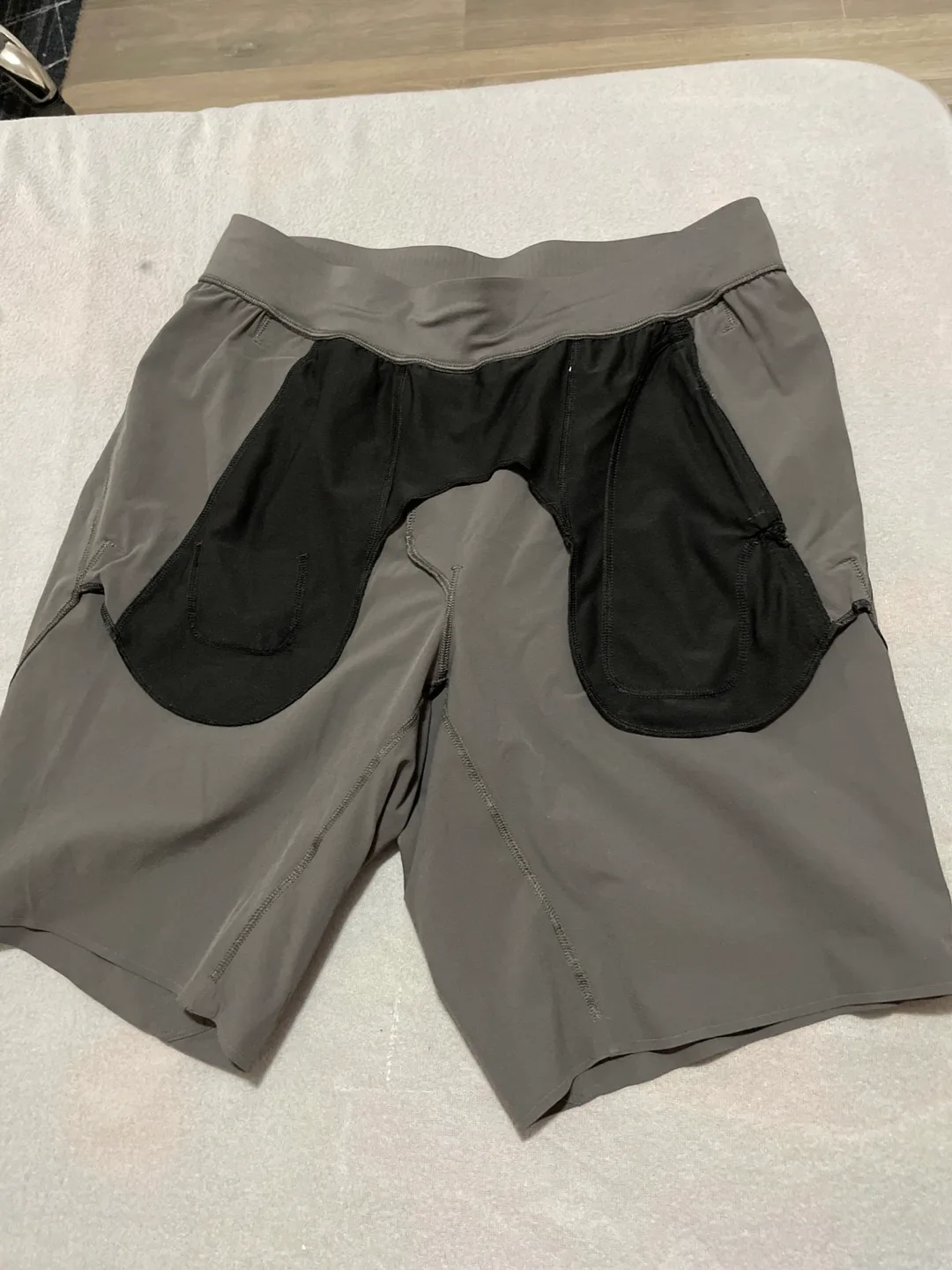 Lululemon Metal Vent Tech 7"  Short - Size Medium. 💚 image indicator(4)