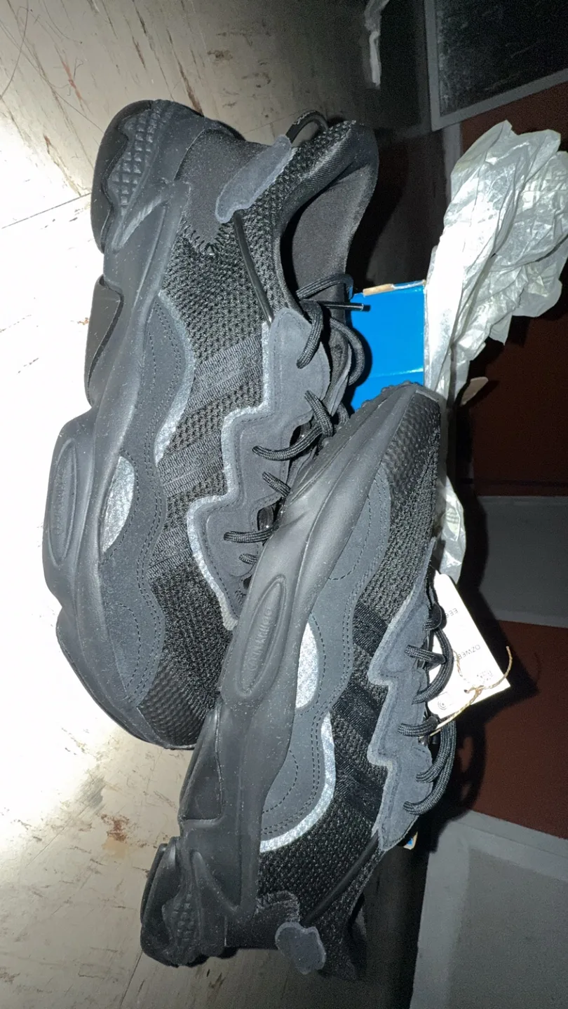 Adidas Ozweego Sneakers - Size 11 US Men's image indicator(3)