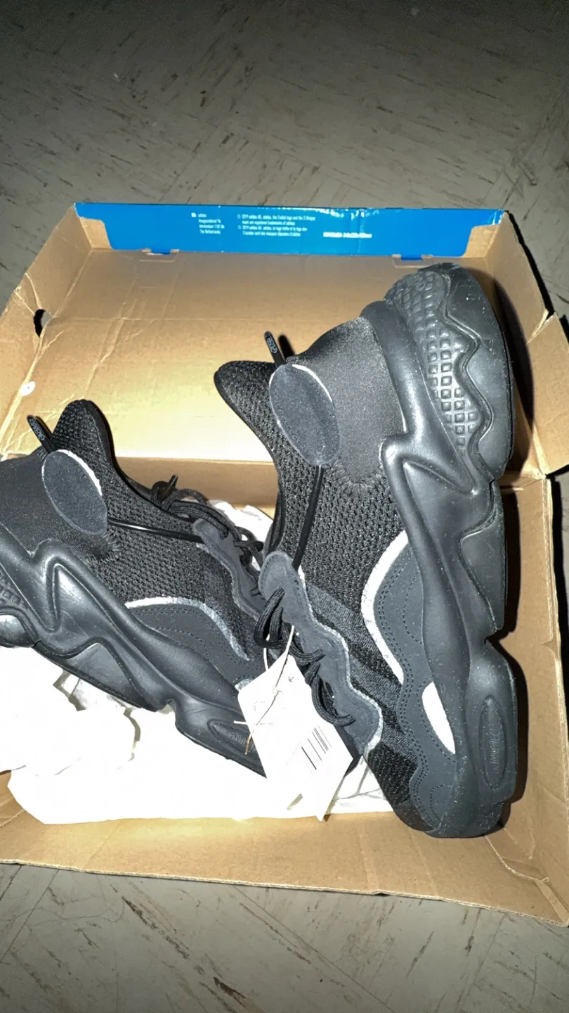 Adidas Ozweego Sneakers - Size 11 US Men's image indicator(4)