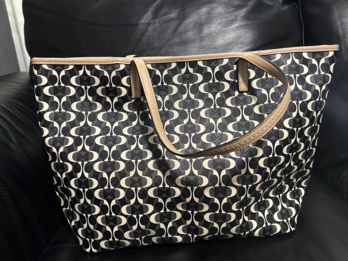 Coach Signature Tote Bag - Black and White image indicator(3)